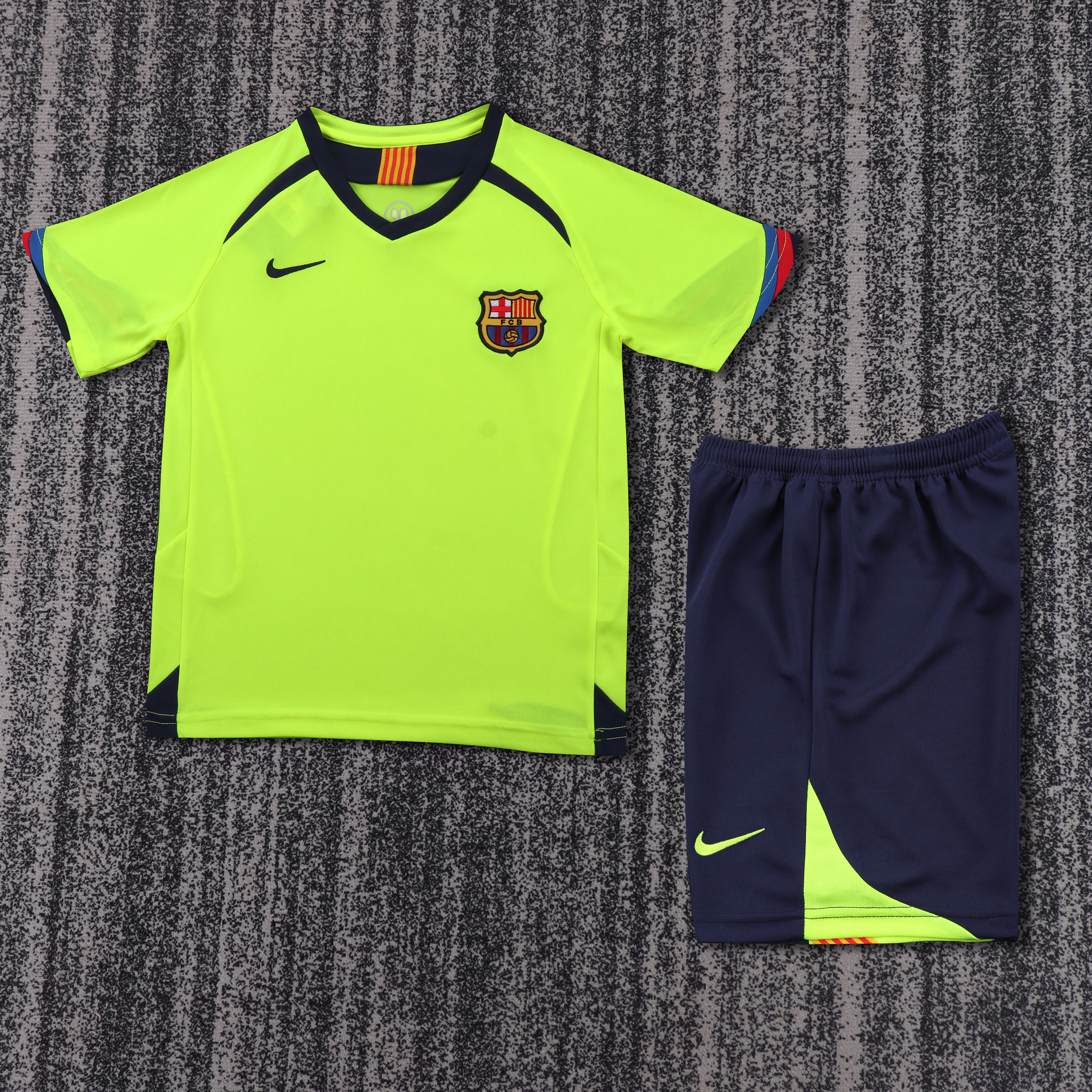 Kids kit Barcelona 05/06 Away