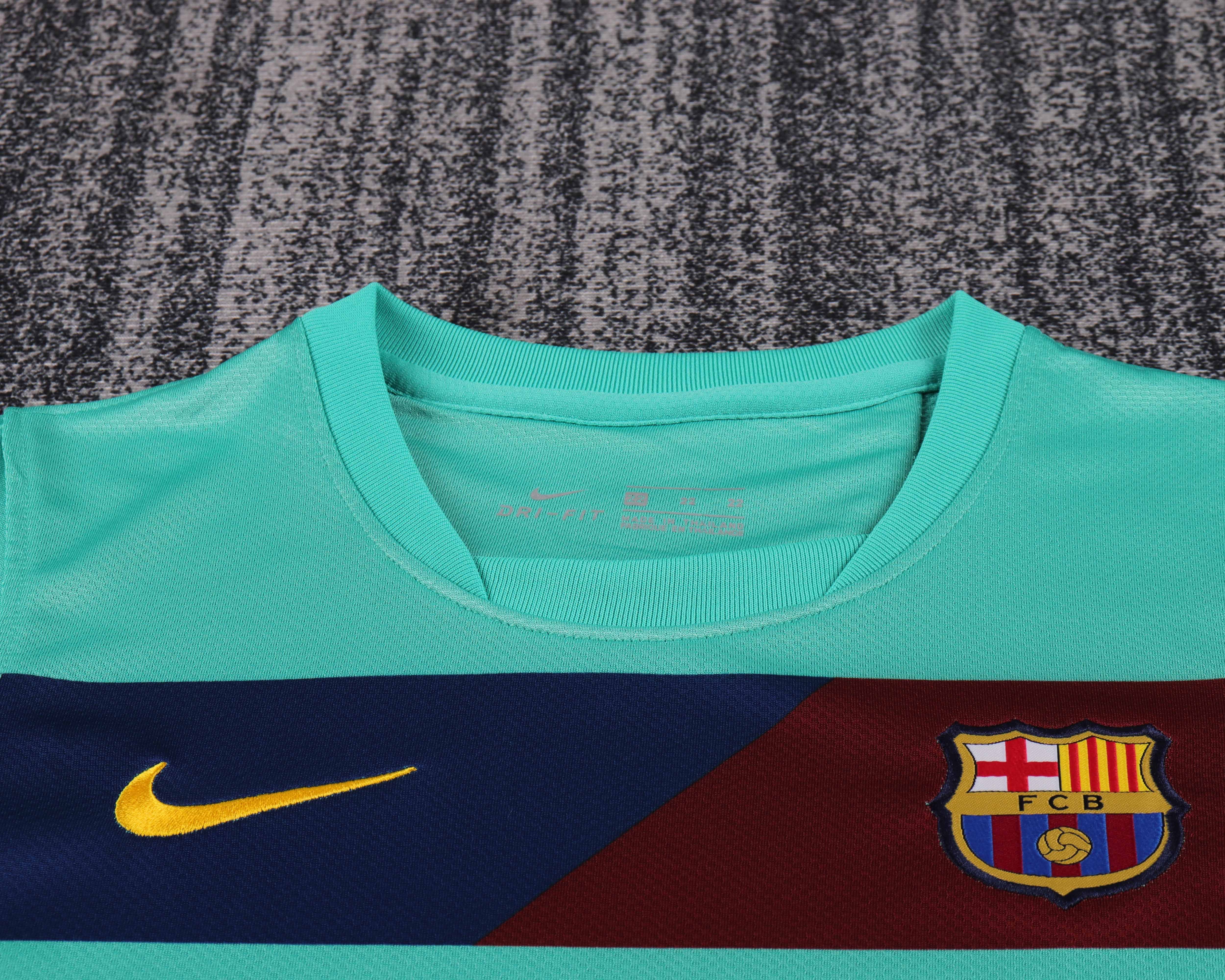 Kids kit Barcelona 10/11 Away
