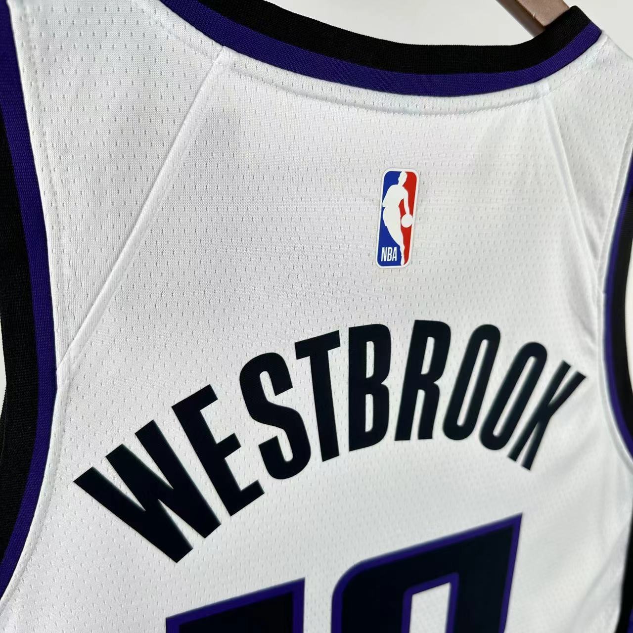 24 SEASON SACRAMENTO KINGS WHITE  #18