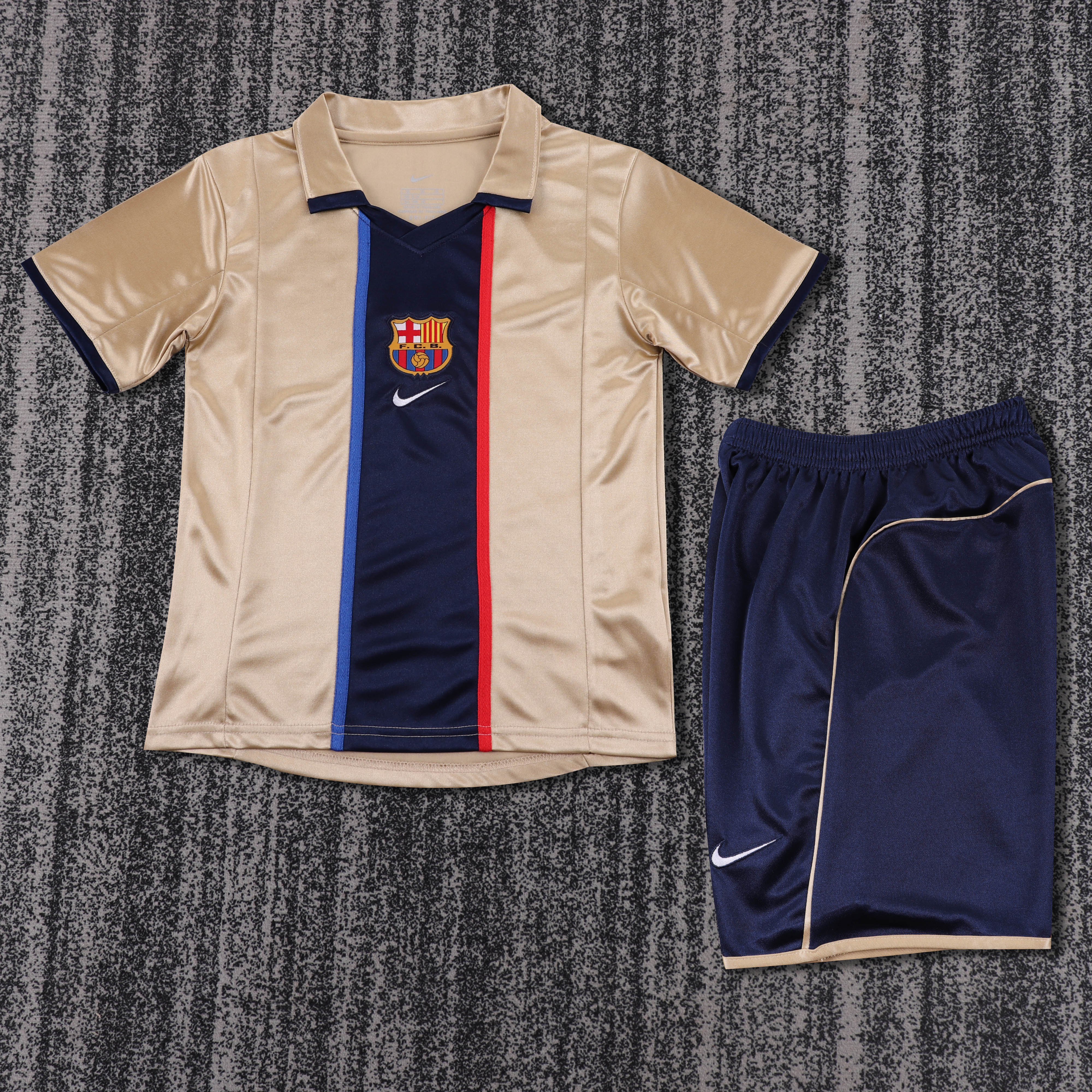Kids kit Barcelona 01/02 Away