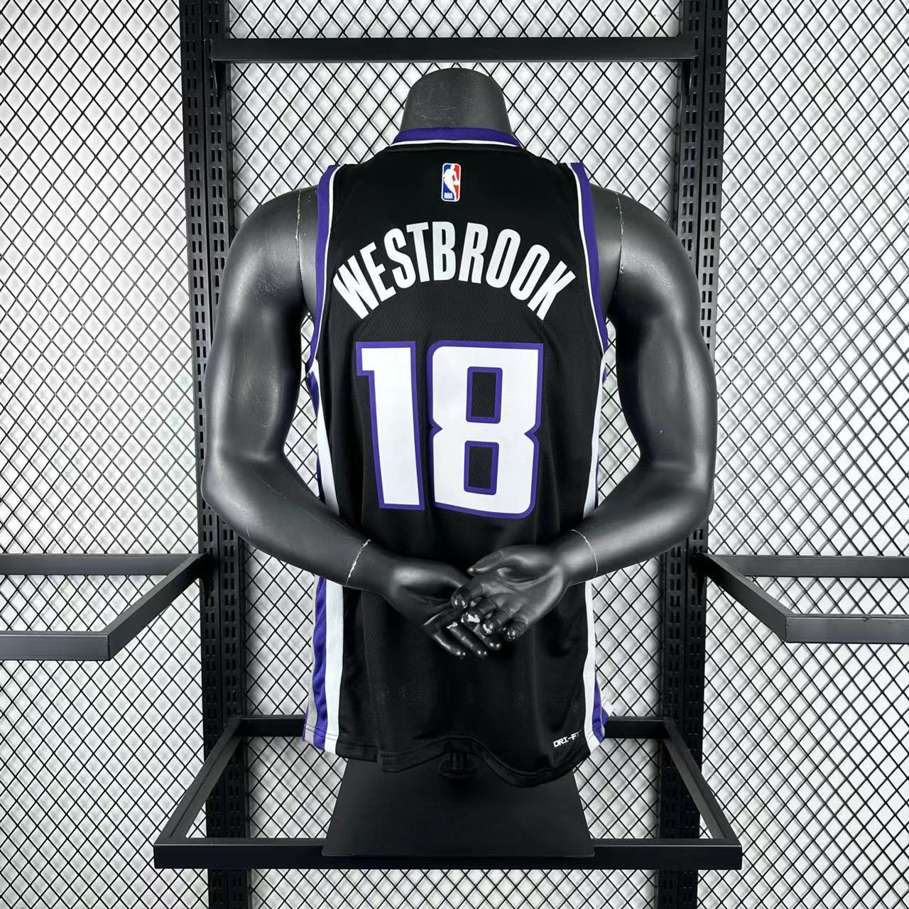 24 SEASON SACRAMENTO KINGS BLACK #18