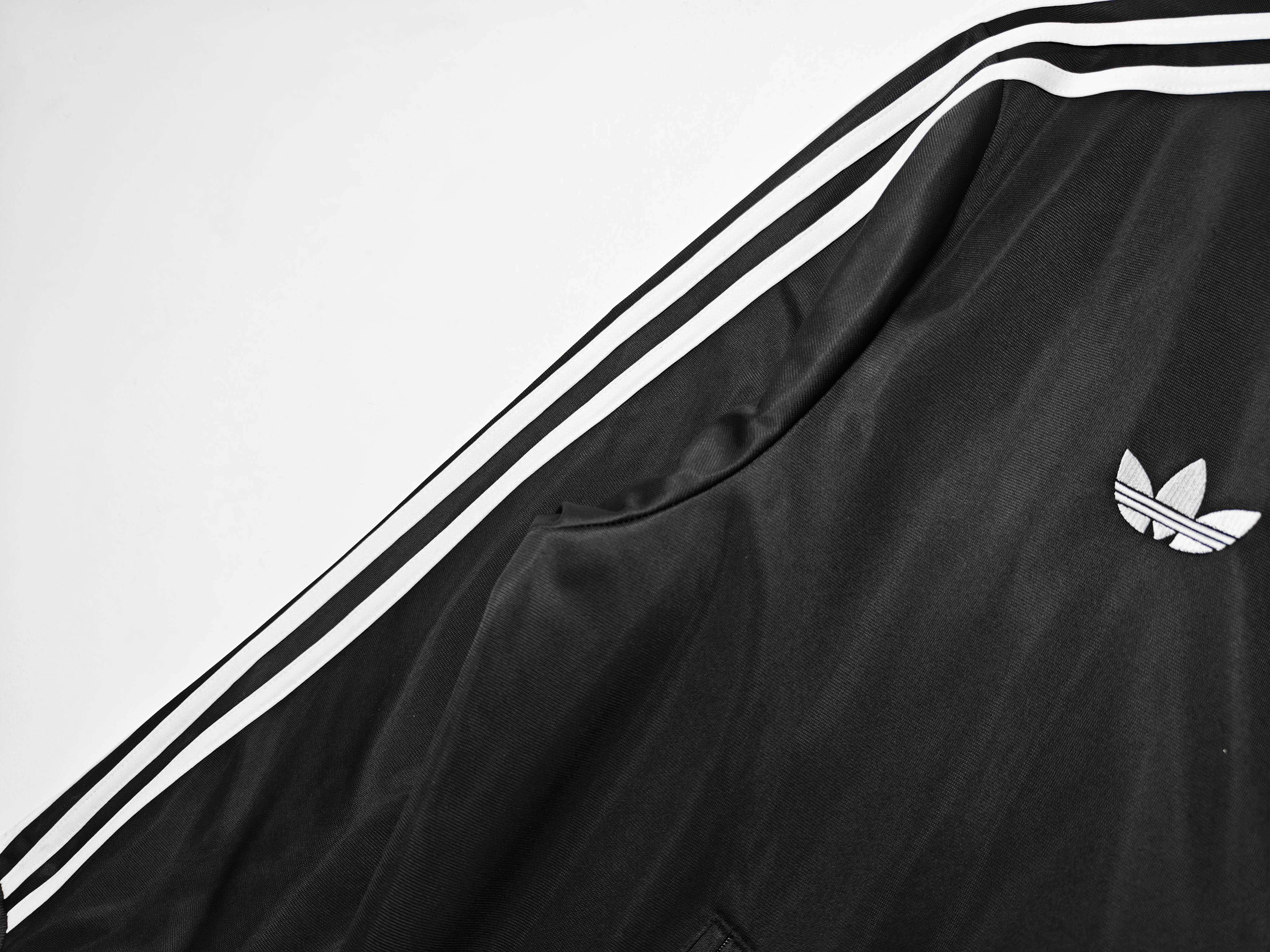 Adidas x Oasis Tour Phoenix Sports Jacket - Black S-XXL