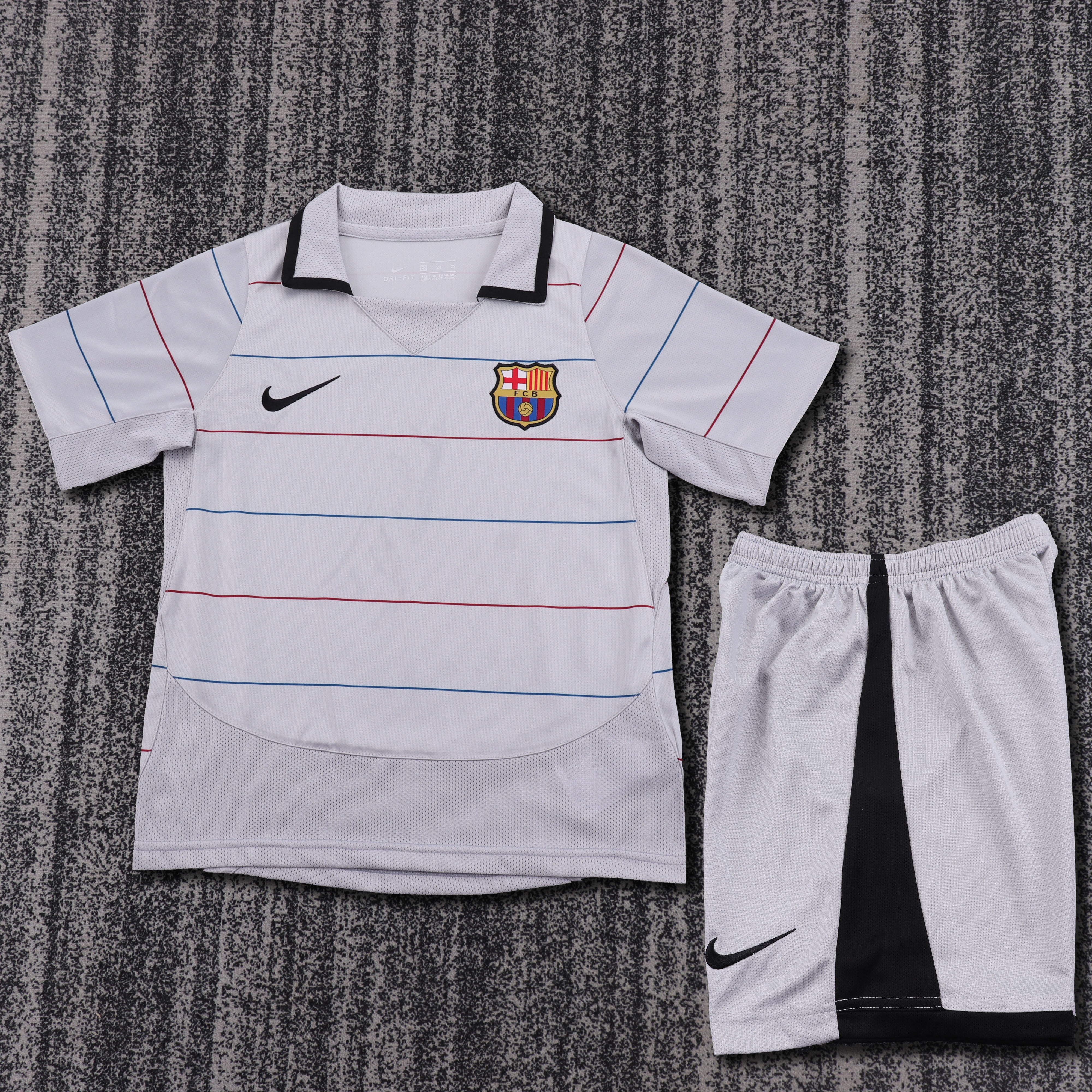 Kids kit Barcelona 03/04 Away