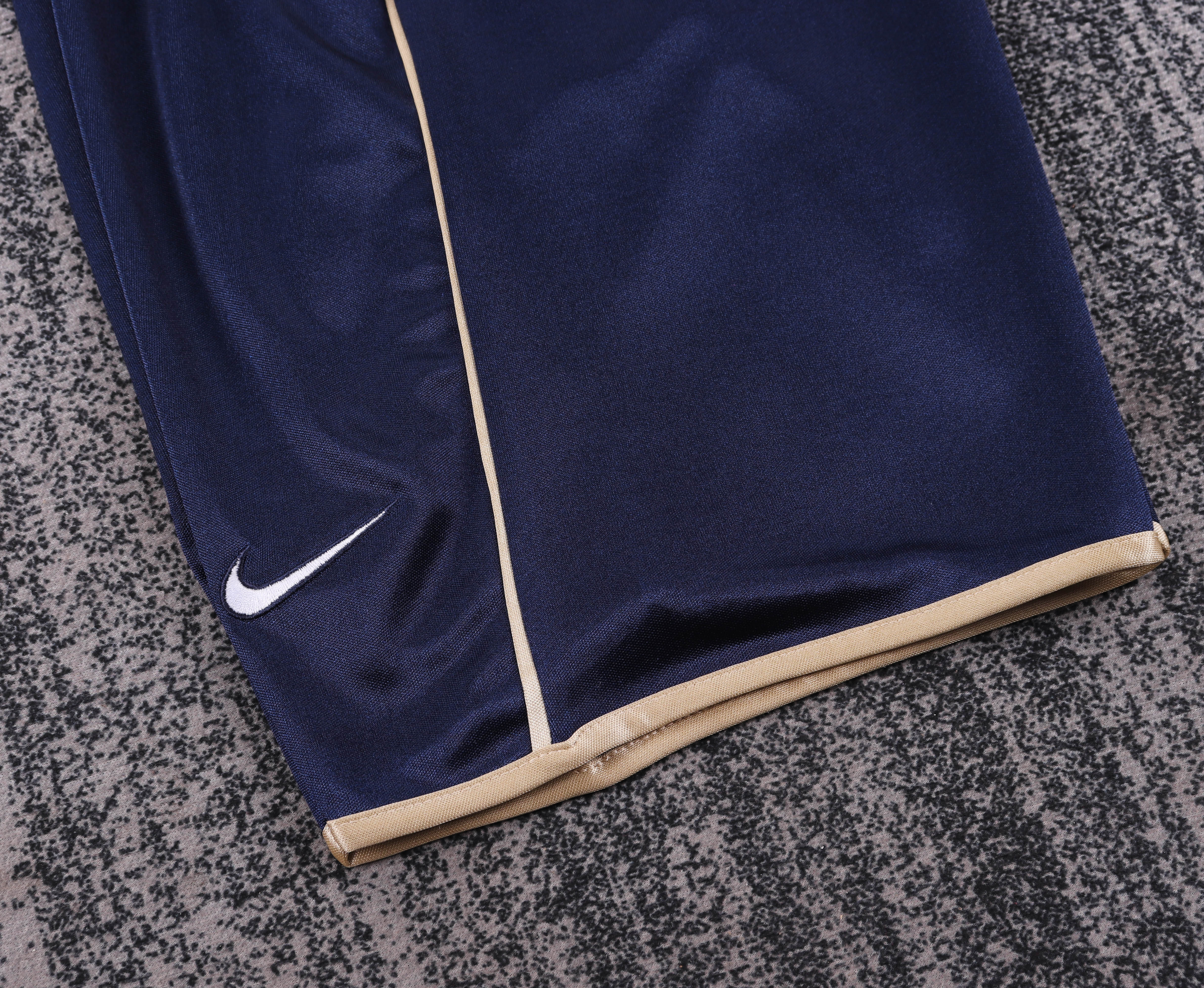 Kids kit Barcelona 01/02 Away