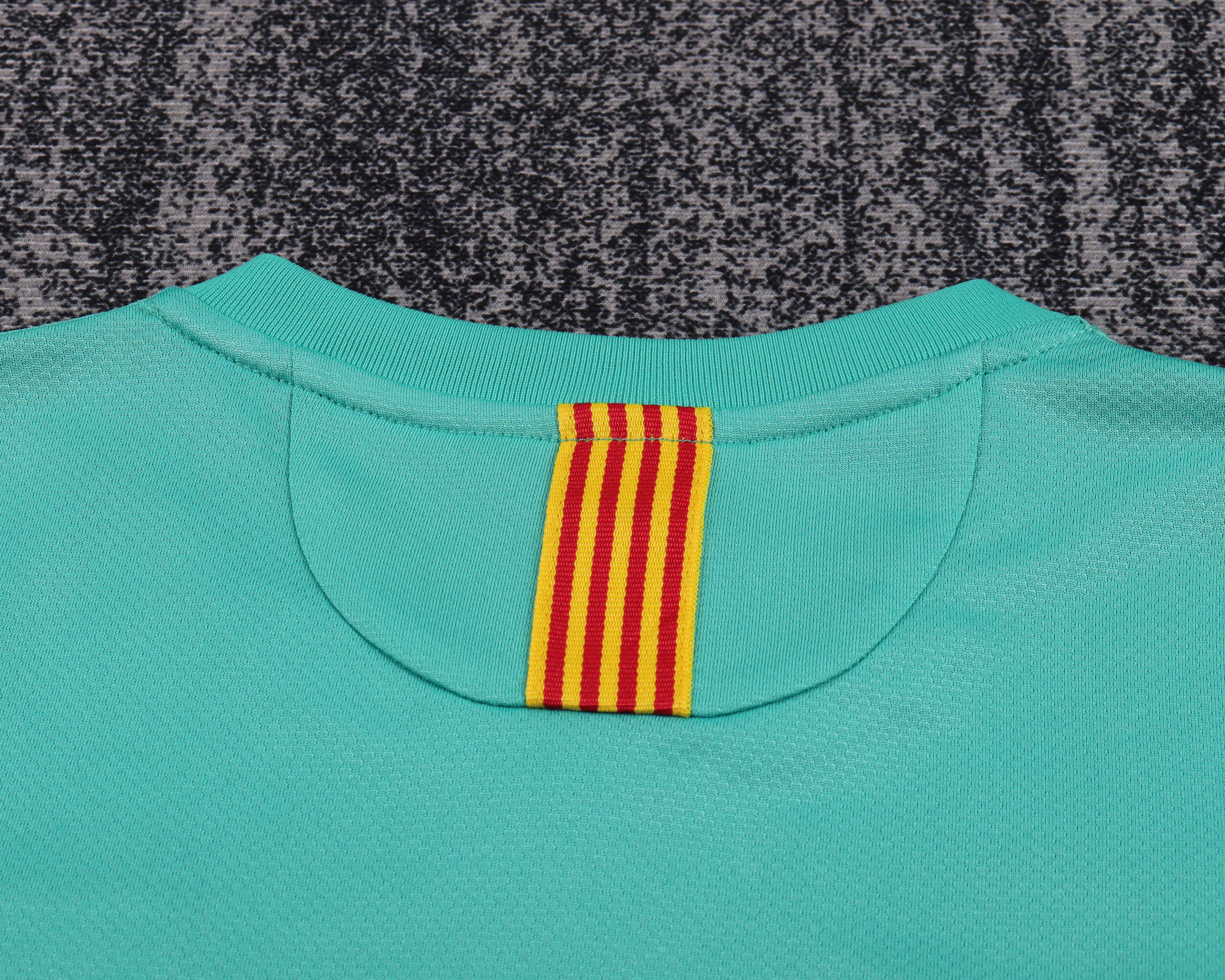 Kids kit Barcelona 10/11 Away