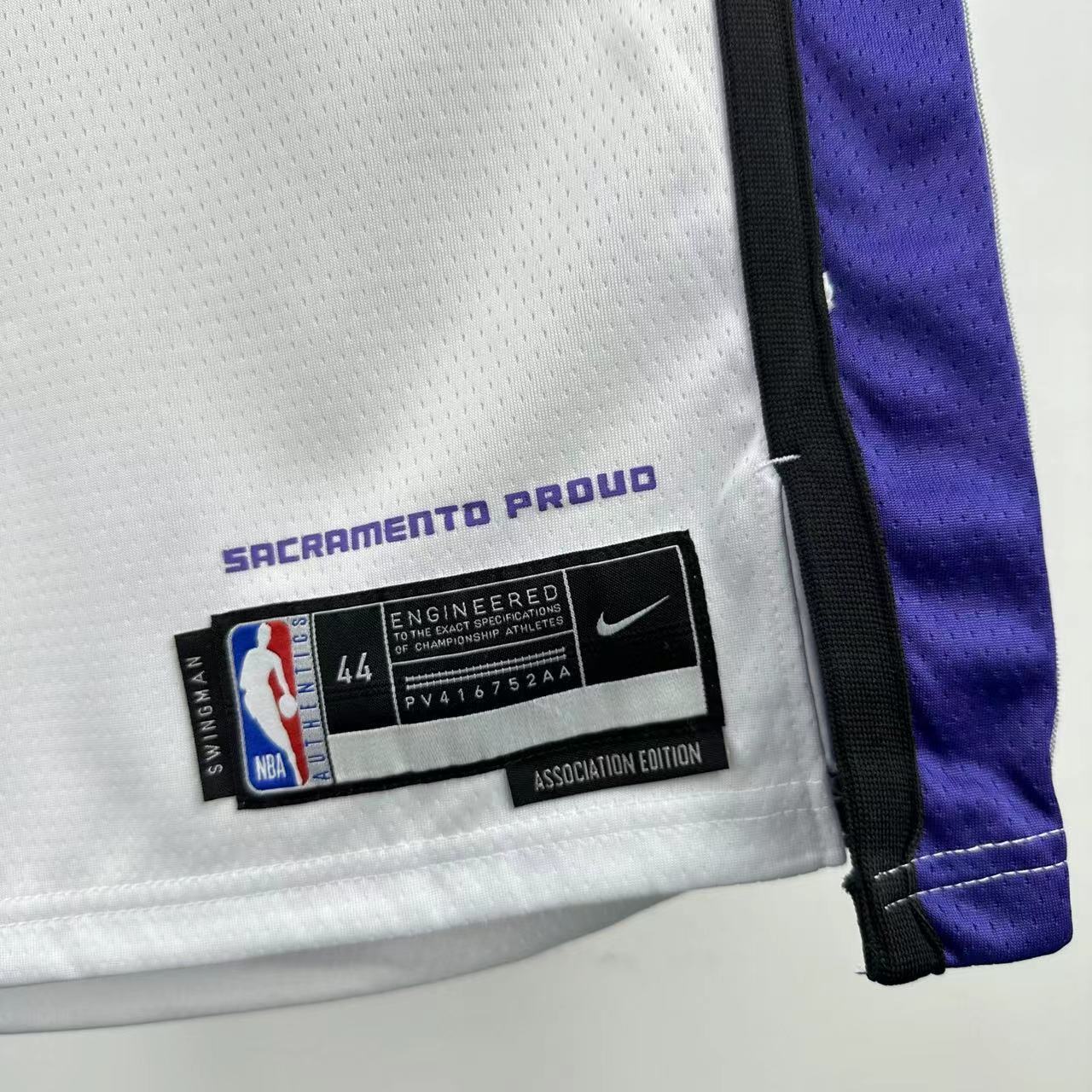 24 SEASON SACRAMENTO KINGS WHITE  #18
