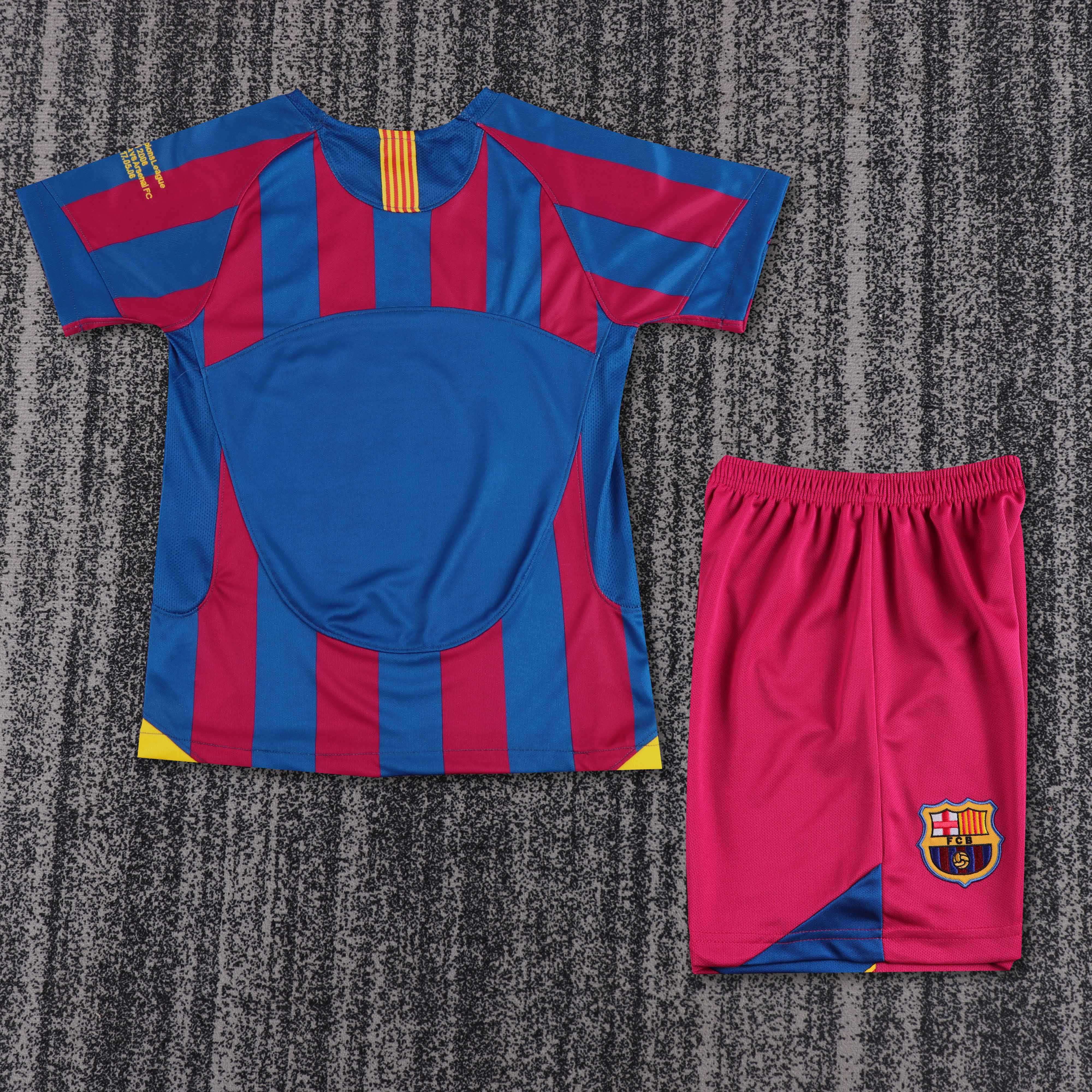 Kids kit Barcelona 05/06 Home UCL