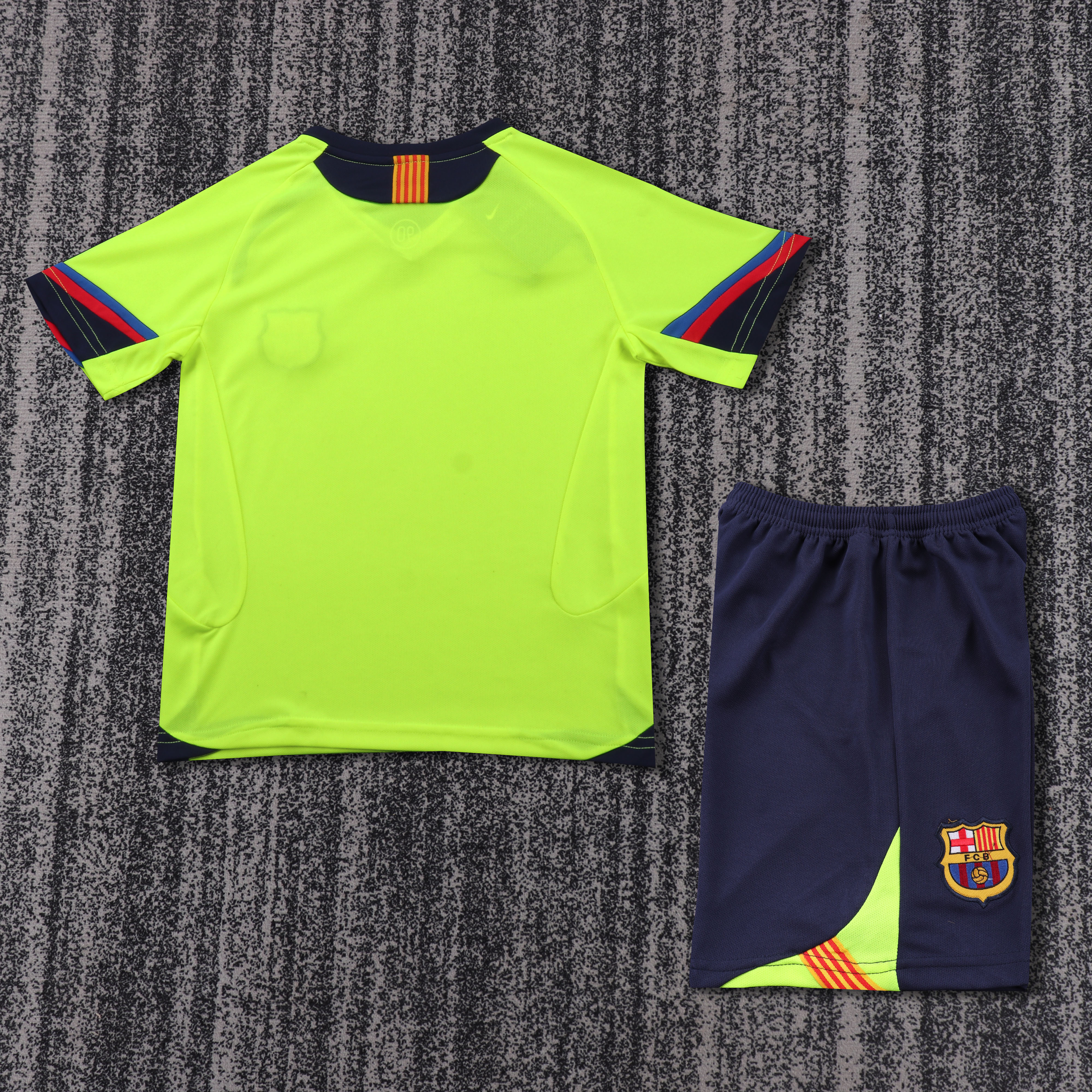 Kids kit Barcelona 05/06 Away