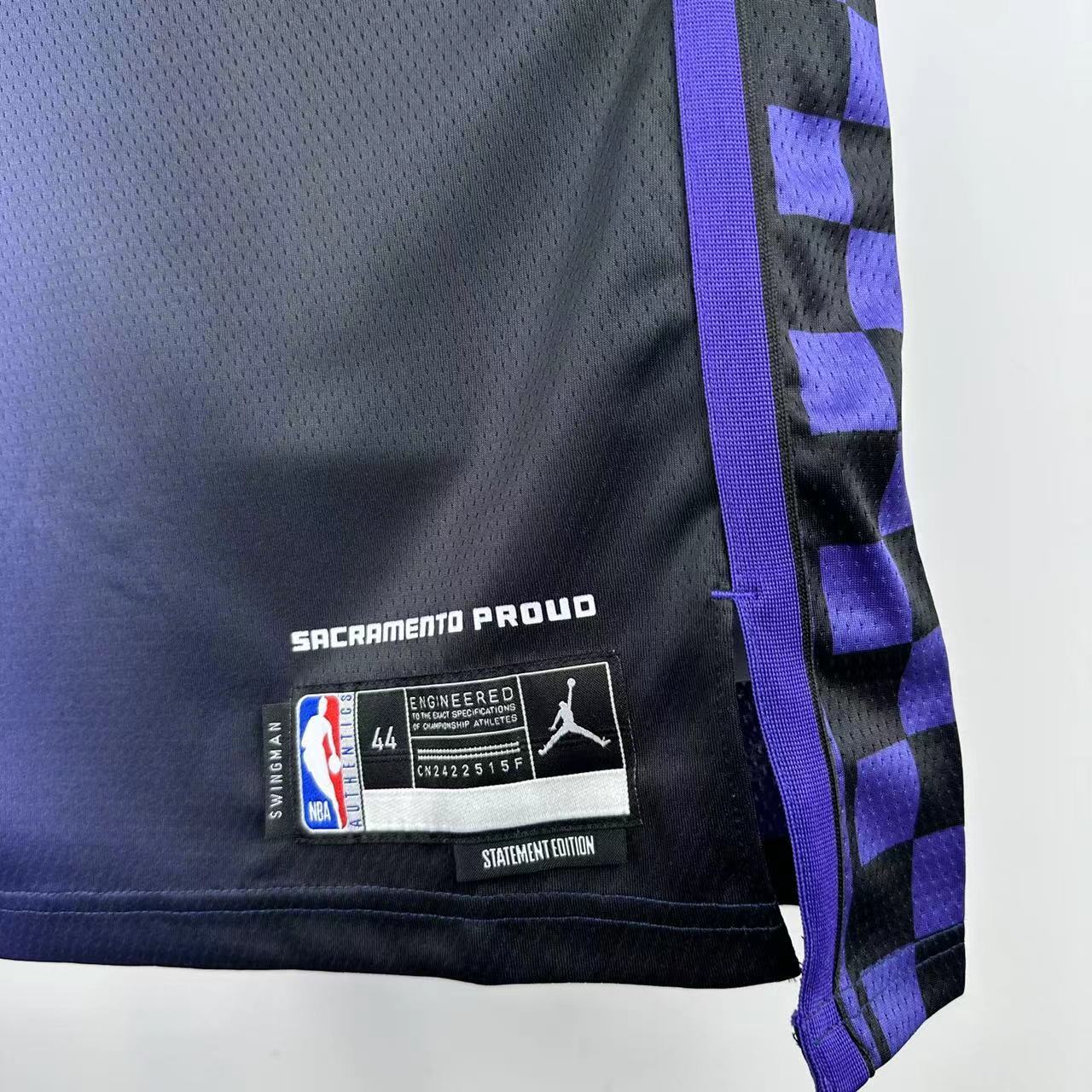 24 SEASON SACRAMENTO KINGS PURPLE  #18