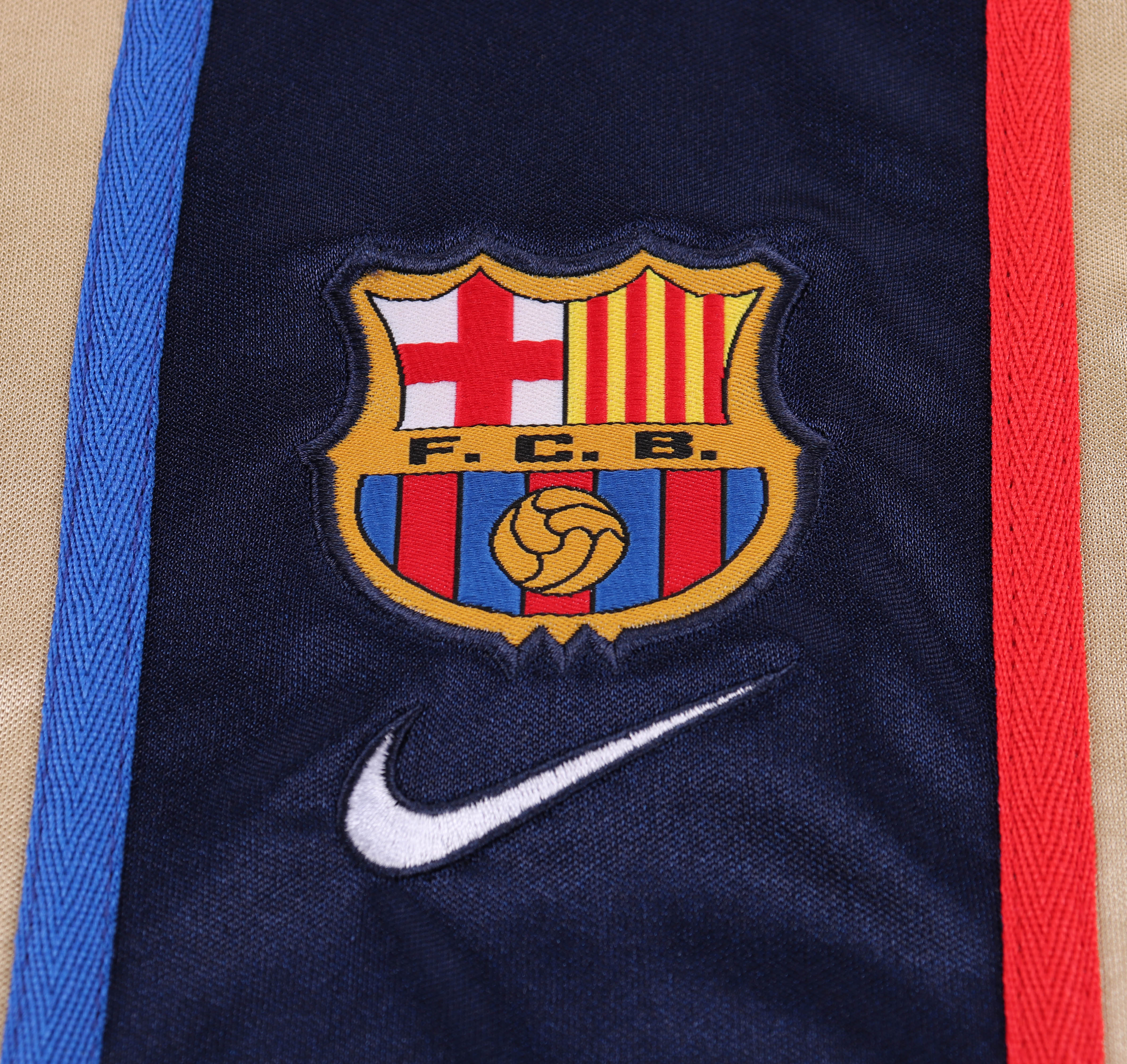 Kids kit Barcelona 01/02 Away