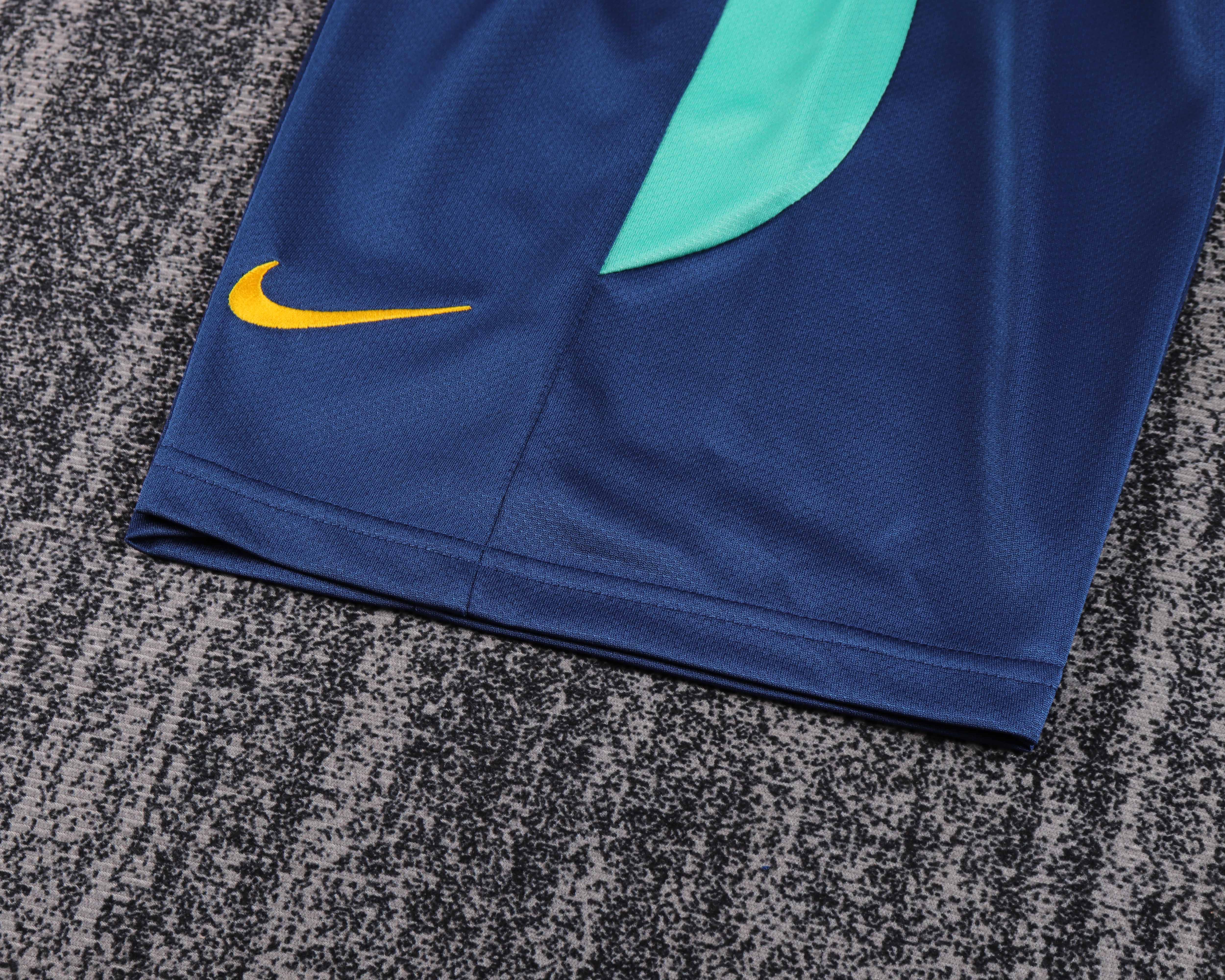 Kids kit Barcelona 10/11 Away