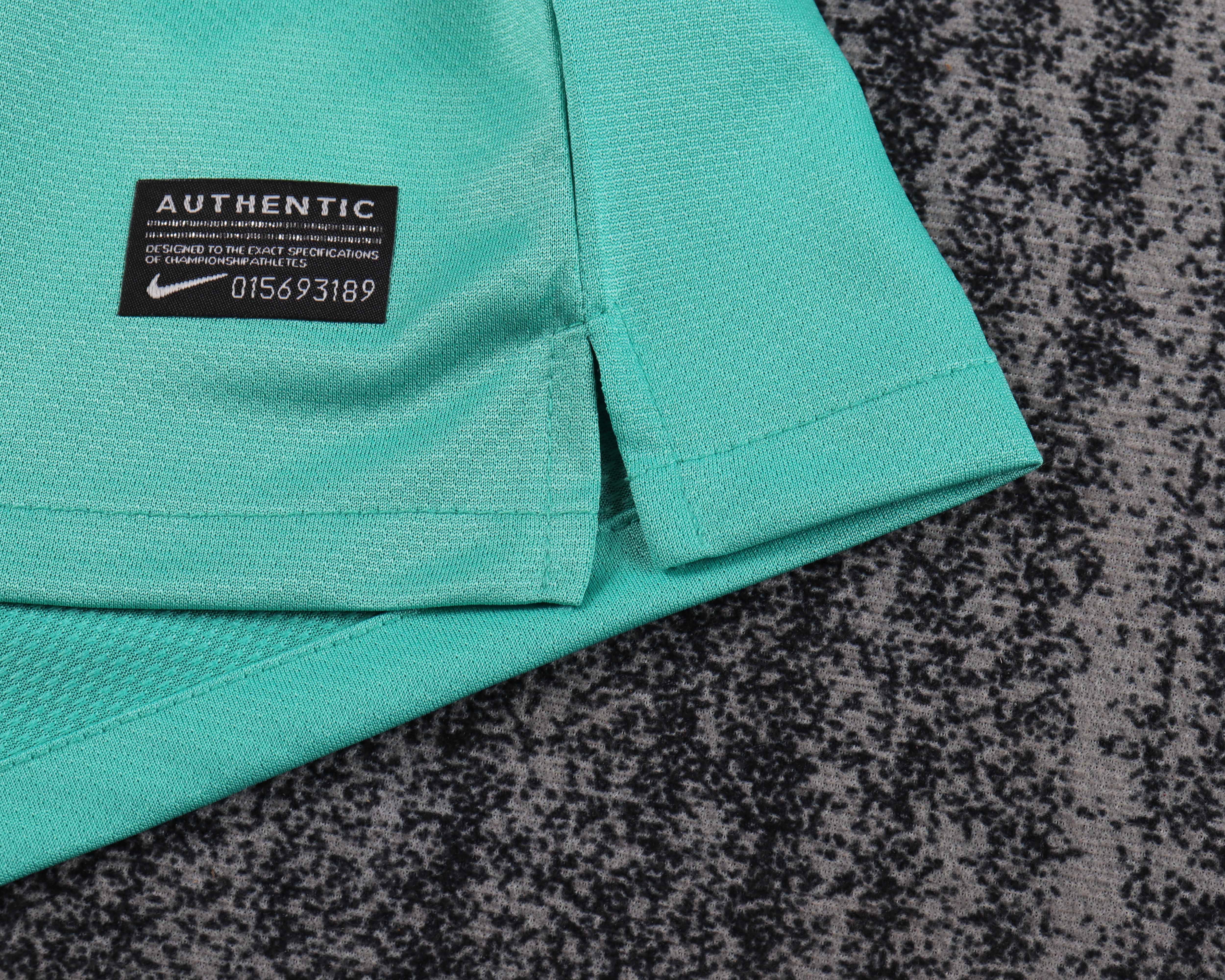 Kids kit Barcelona 10/11 Away