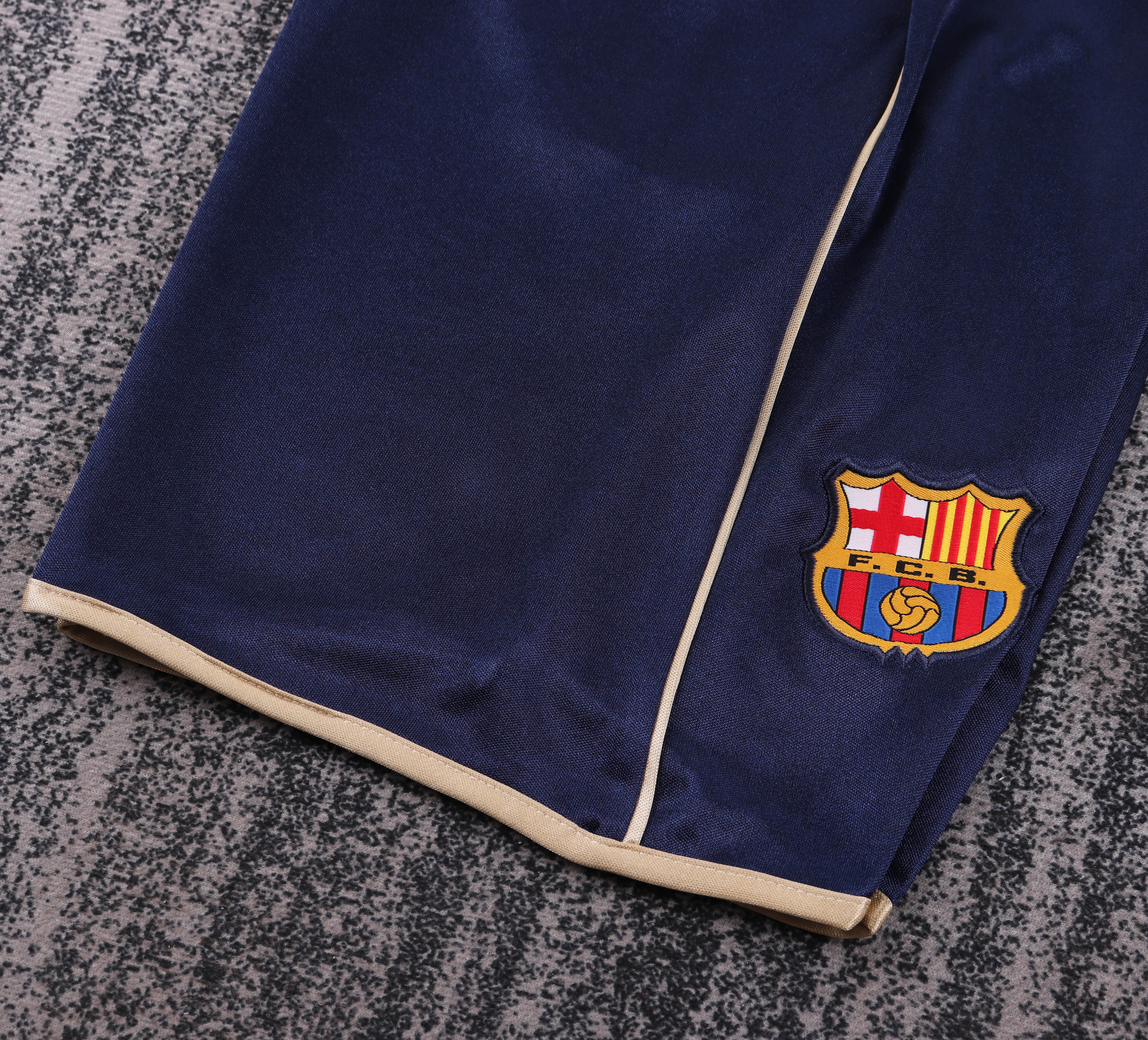 Kids kit Barcelona 01/02 Away
