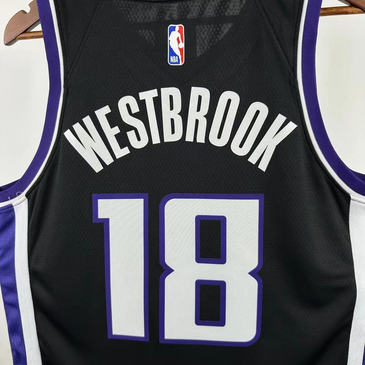 24 SEASON SACRAMENTO KINGS BLACK #18