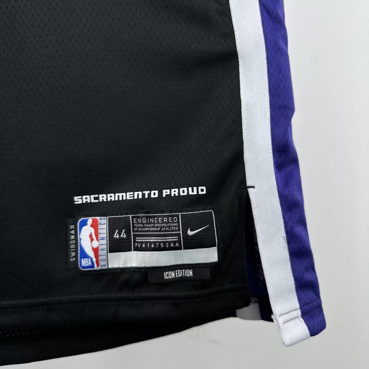 24 SEASON SACRAMENTO KINGS BLACK #18