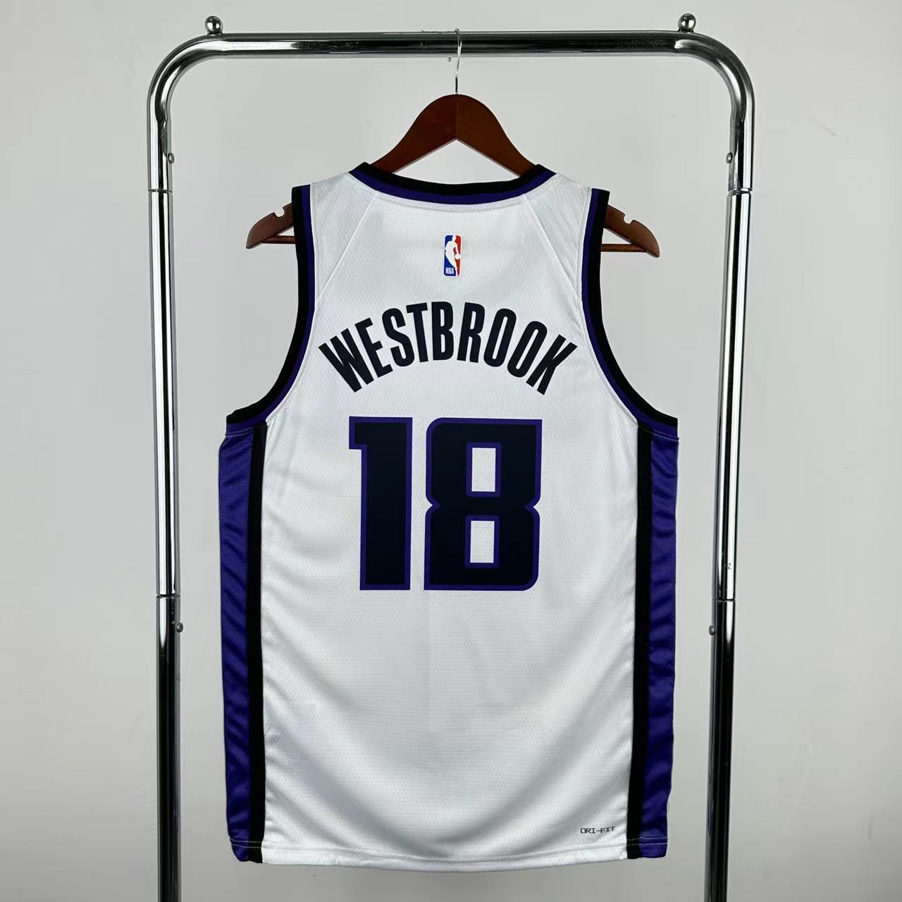 24 SEASON SACRAMENTO KINGS WHITE  #18