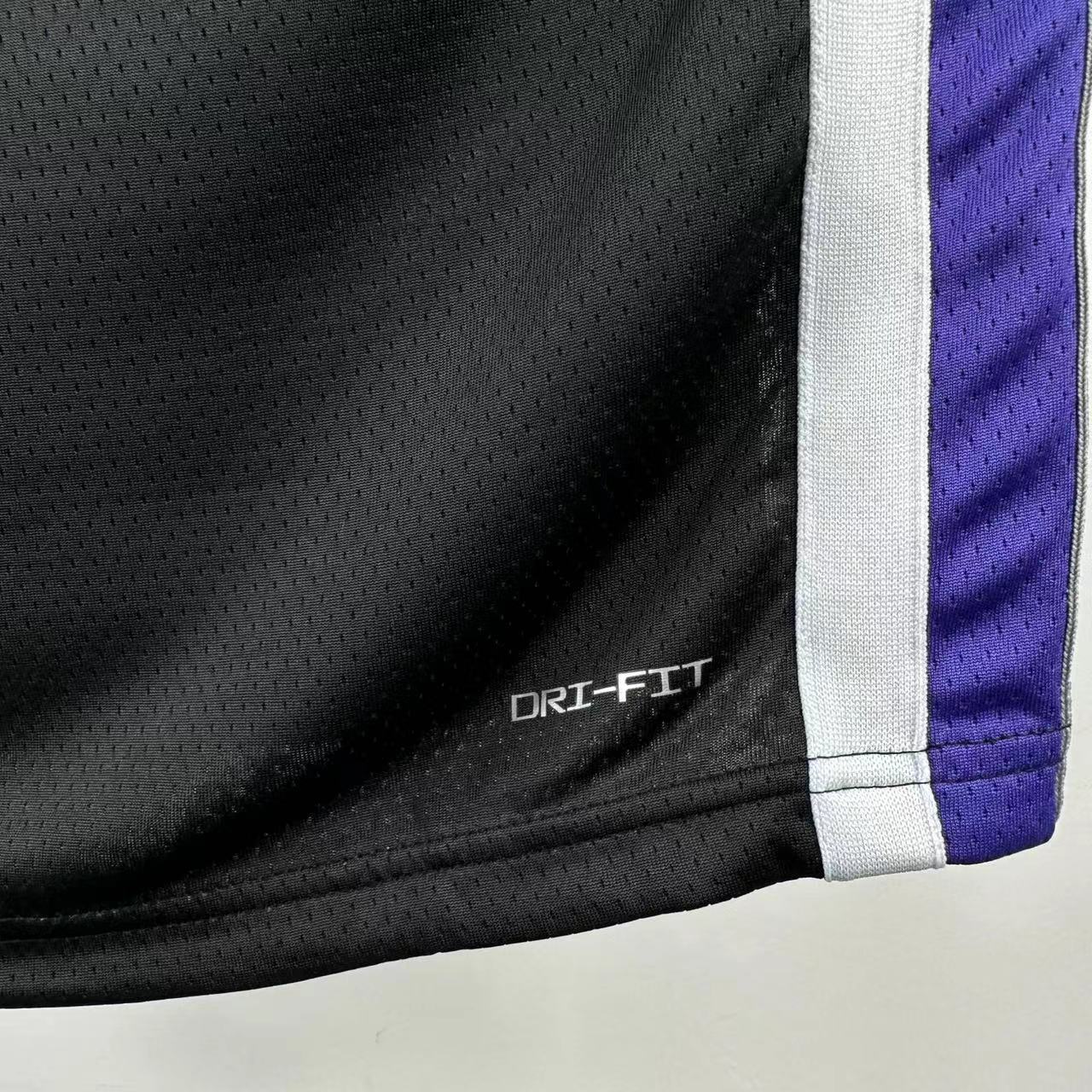 24 SEASON SACRAMENTO KINGS BLACK #18