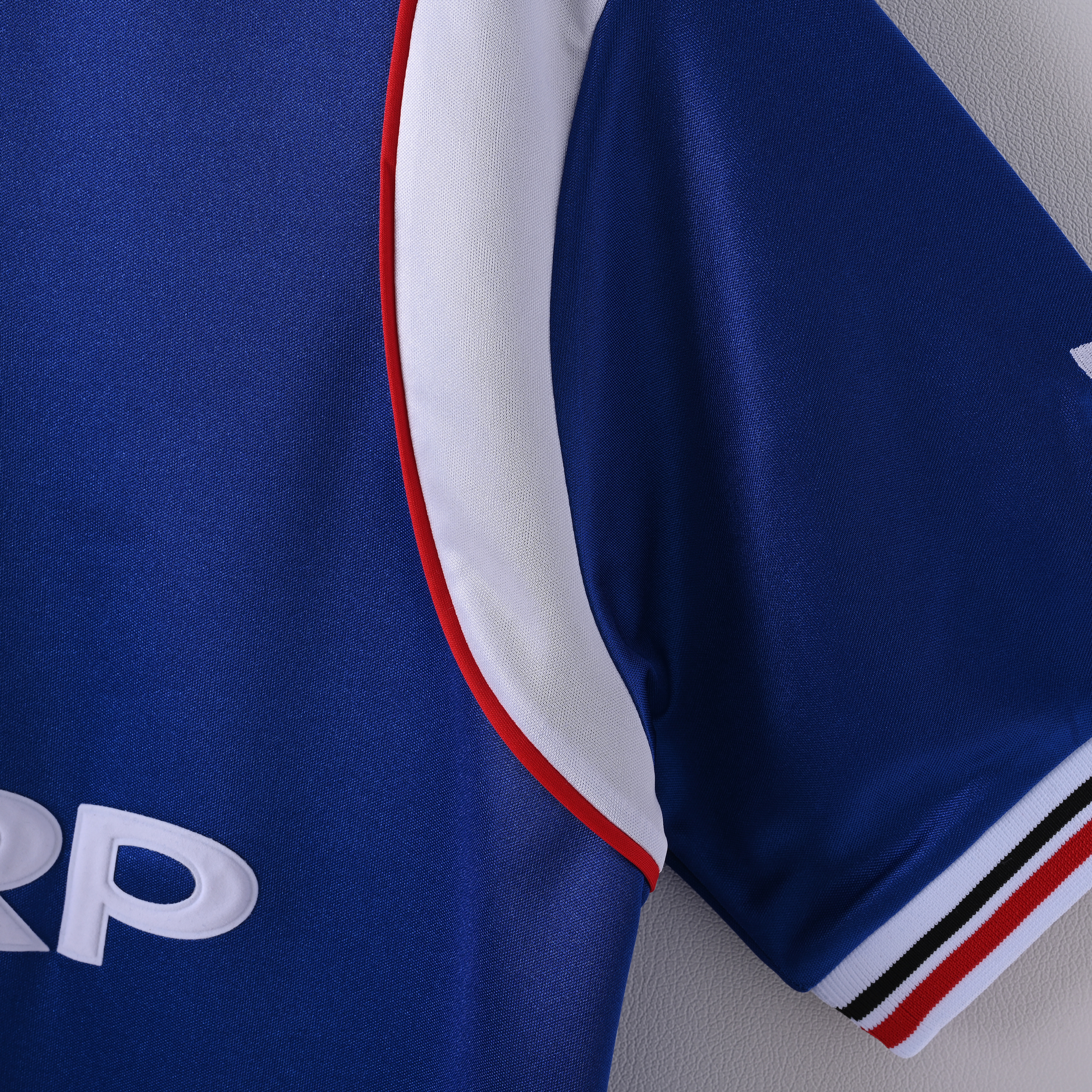 1984 Manchester United third jersey