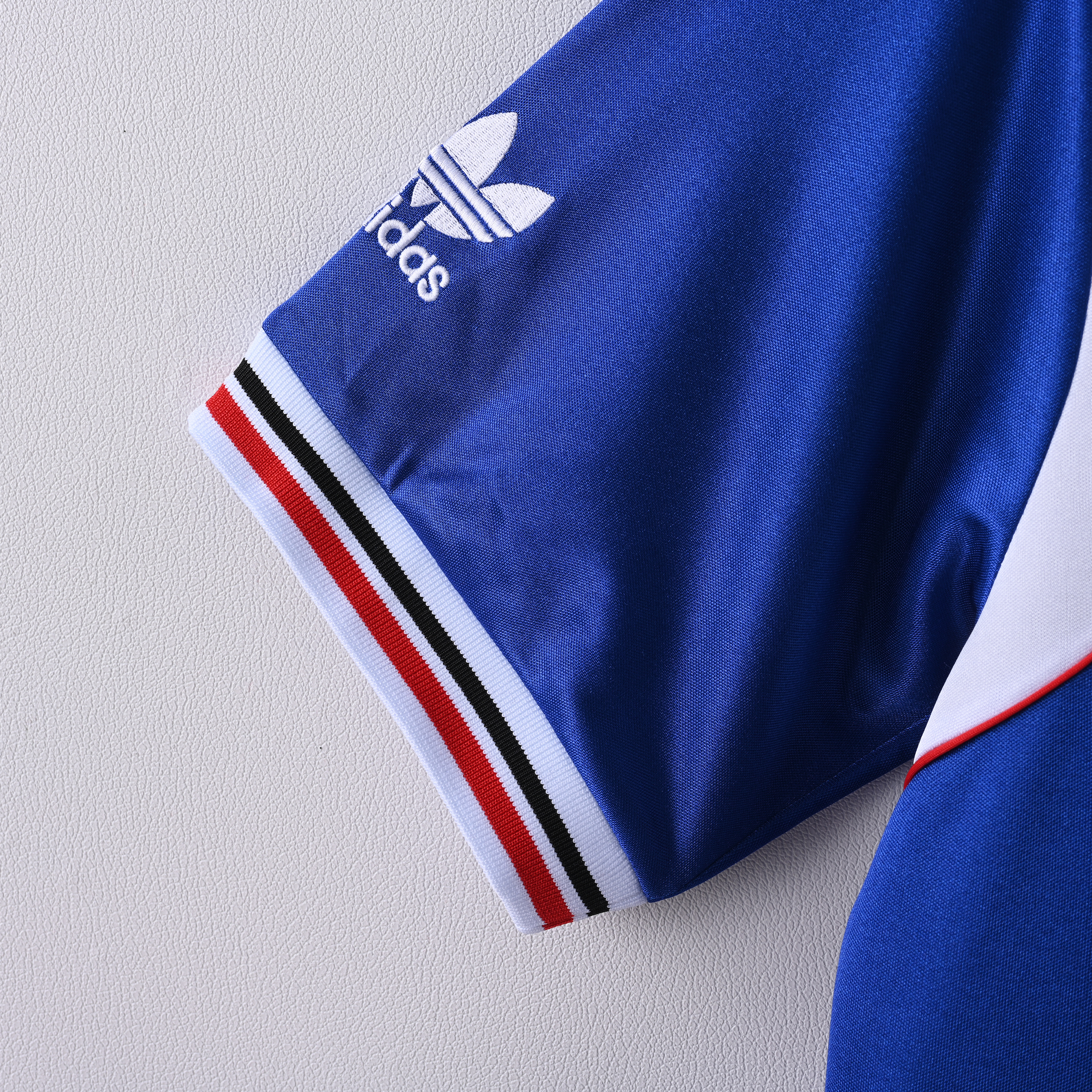 1984 Manchester United third jersey