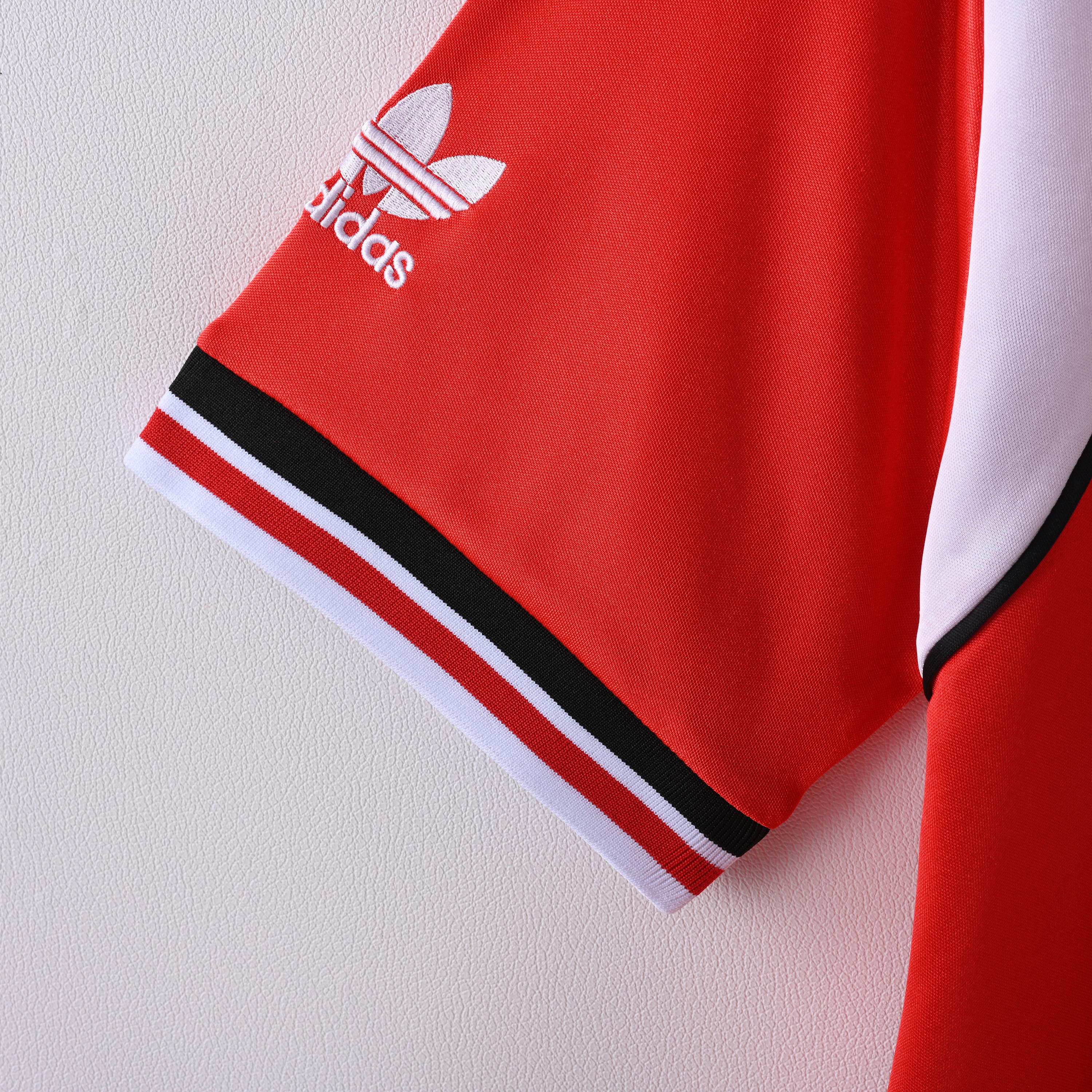 1985 Manchester United home jersey