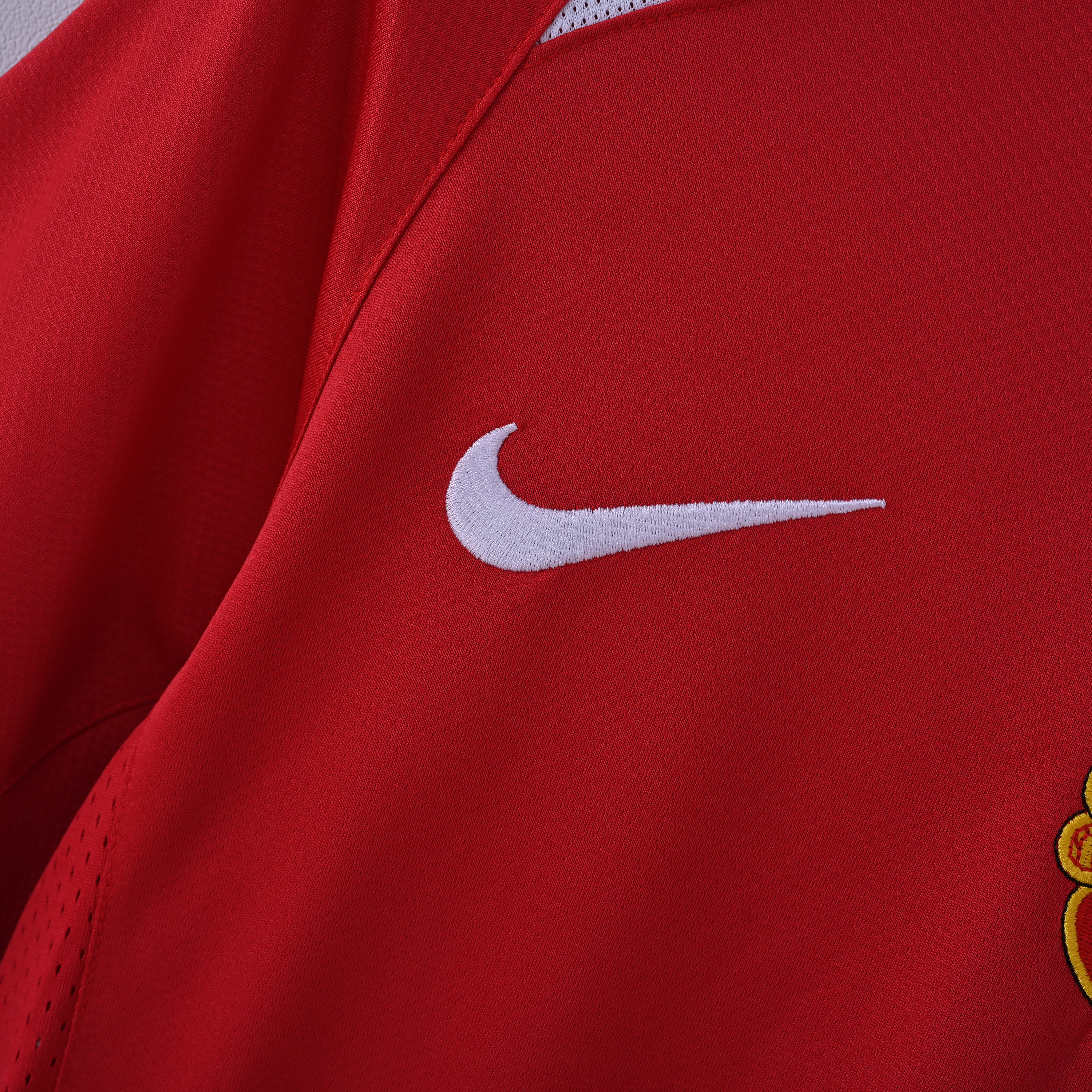 2004-2006 Manchester United home jersey