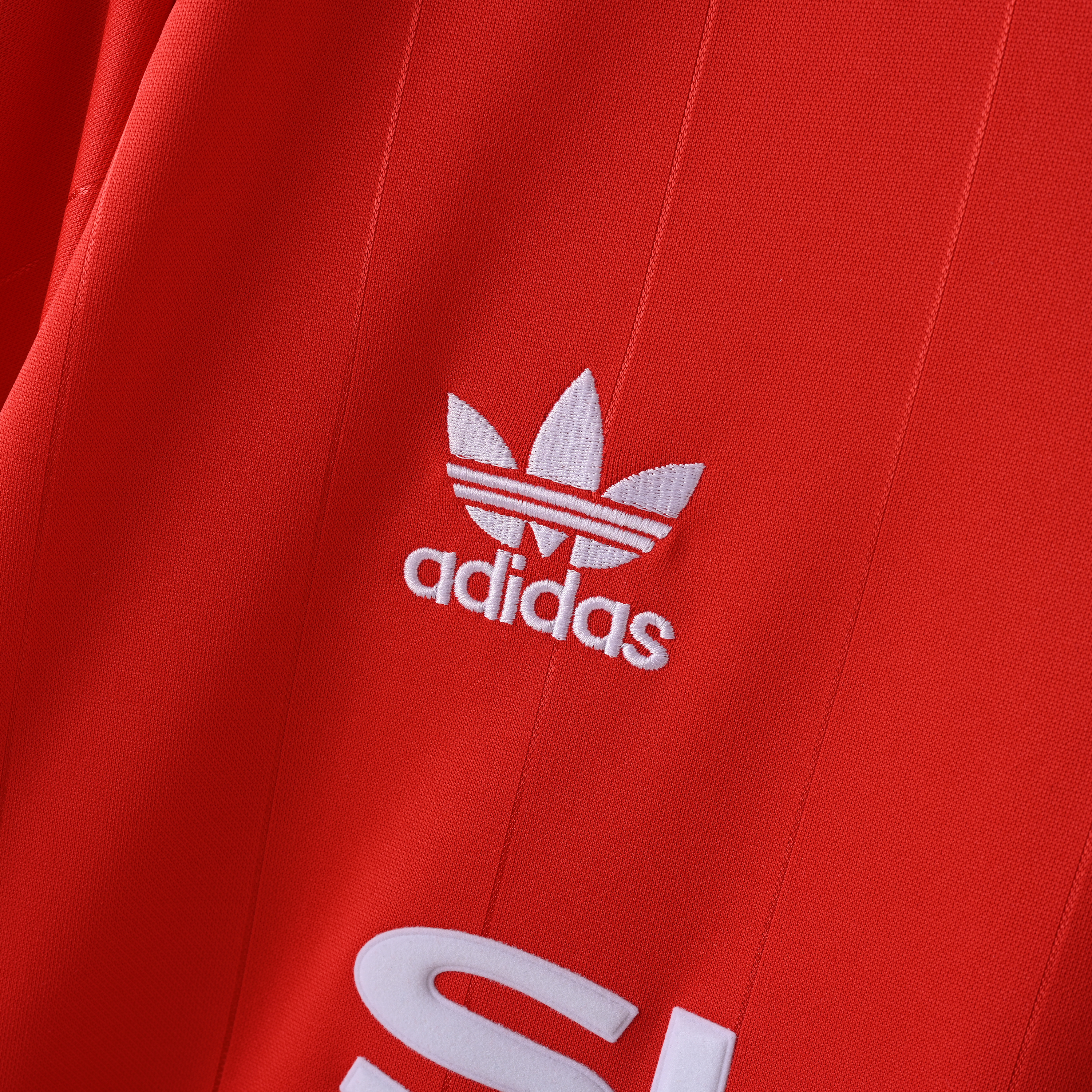 1984 Manchester United home jersey