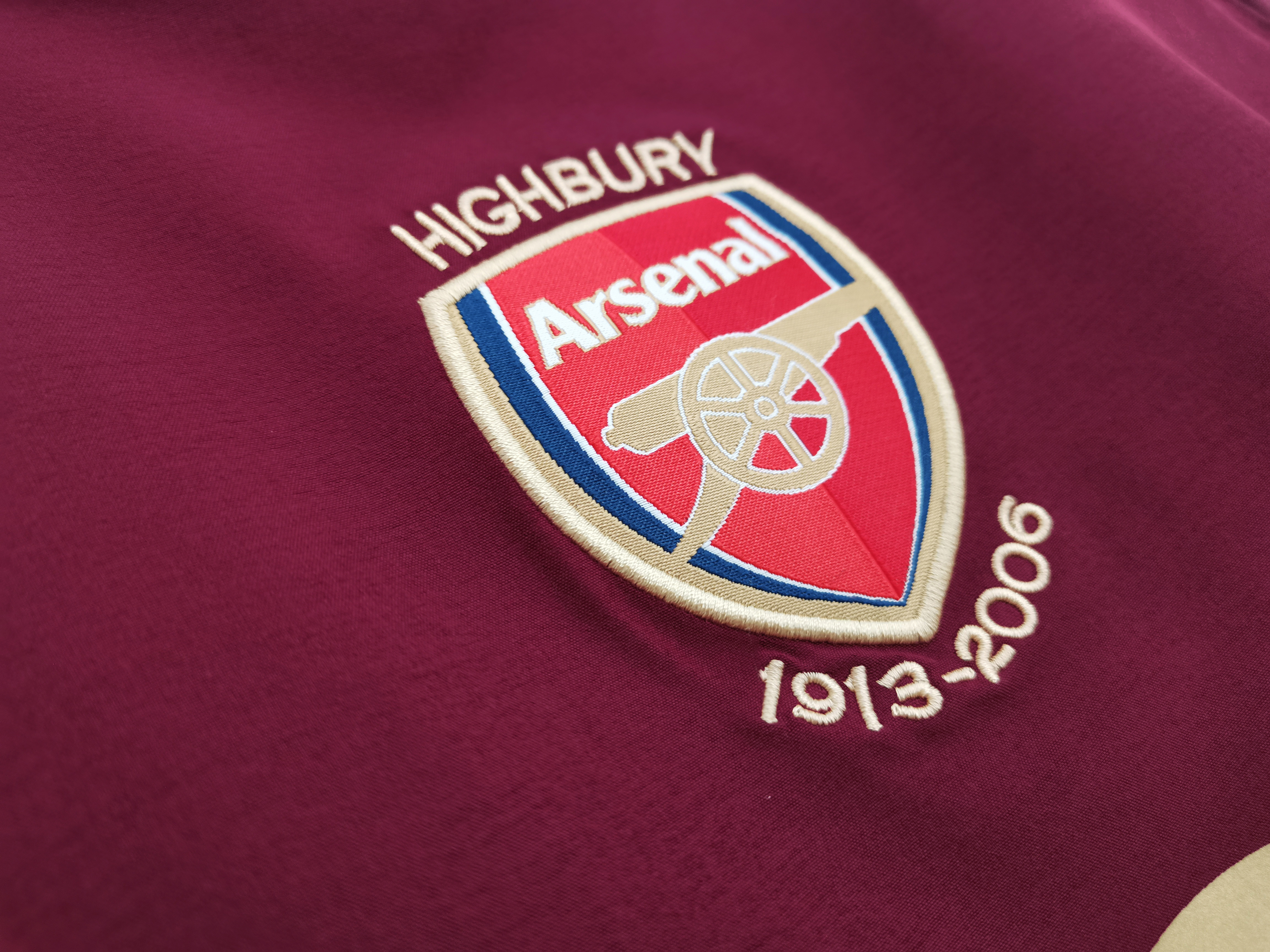 2005-2006 Arsenal home jersey