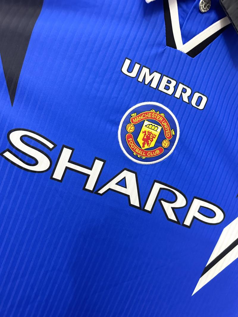 1996-1998 Manchester United third jersey