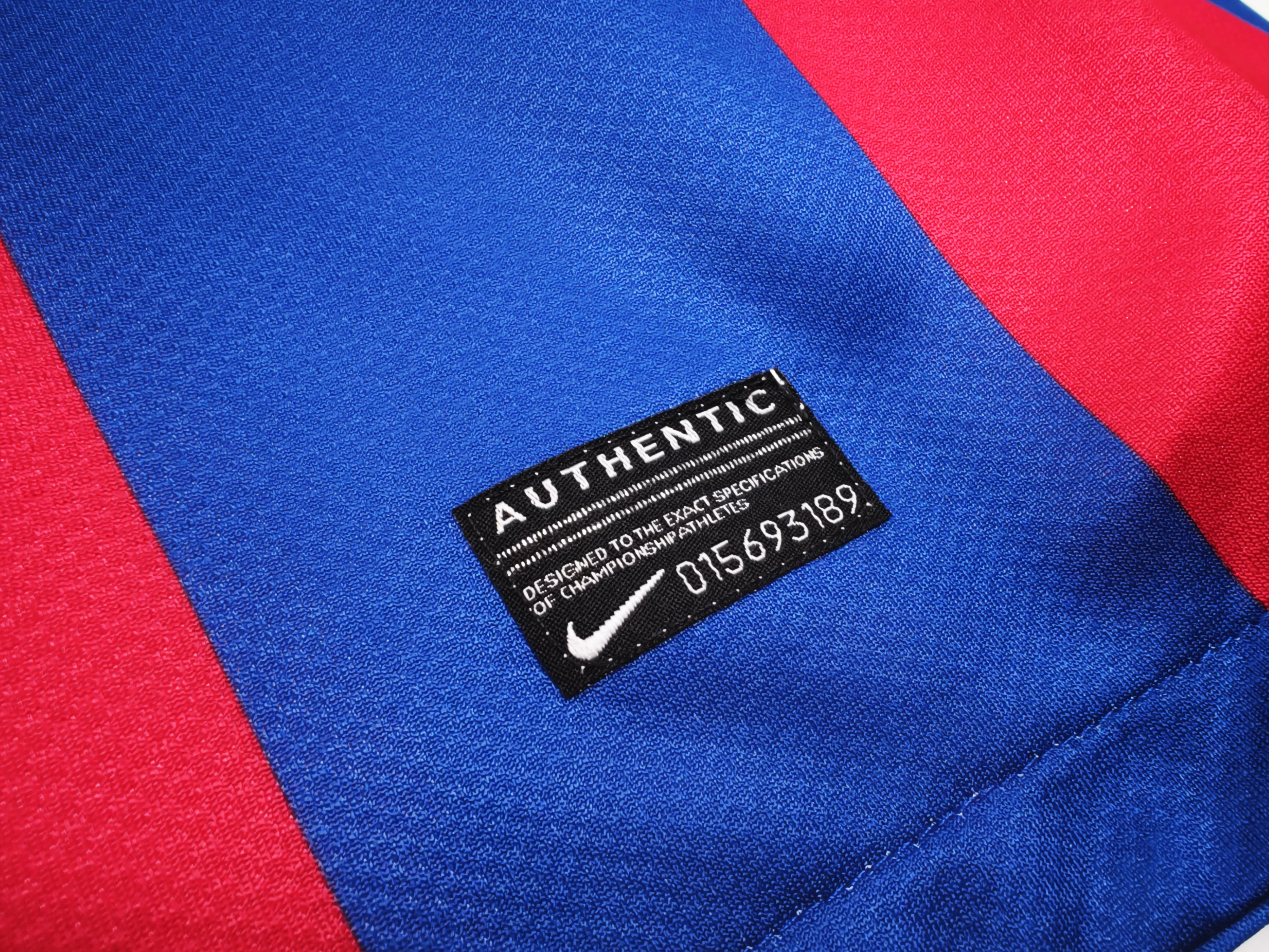 Long sleeves 2010-2011 Barcelona home jersey