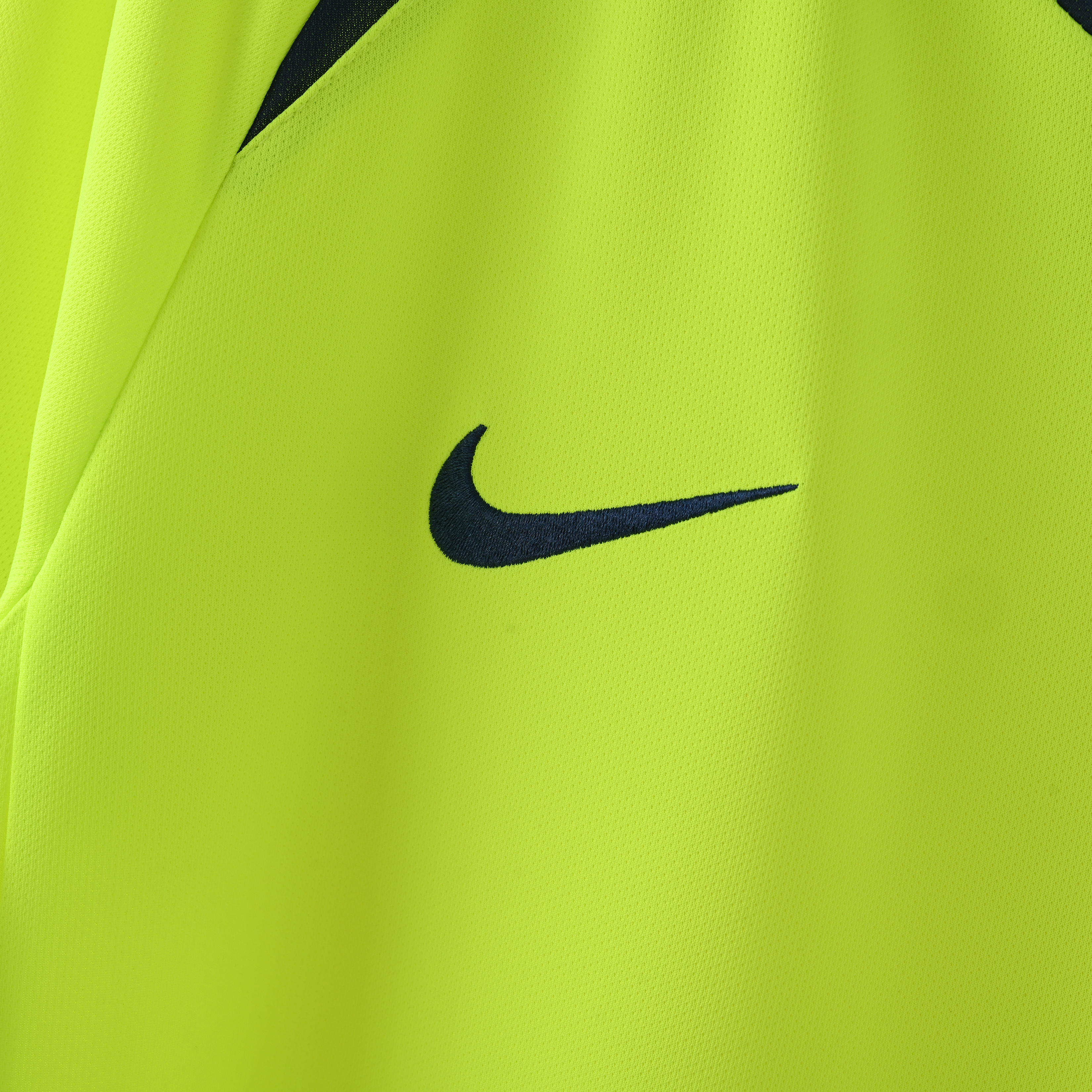 2005-2006 Barcelona away jersey