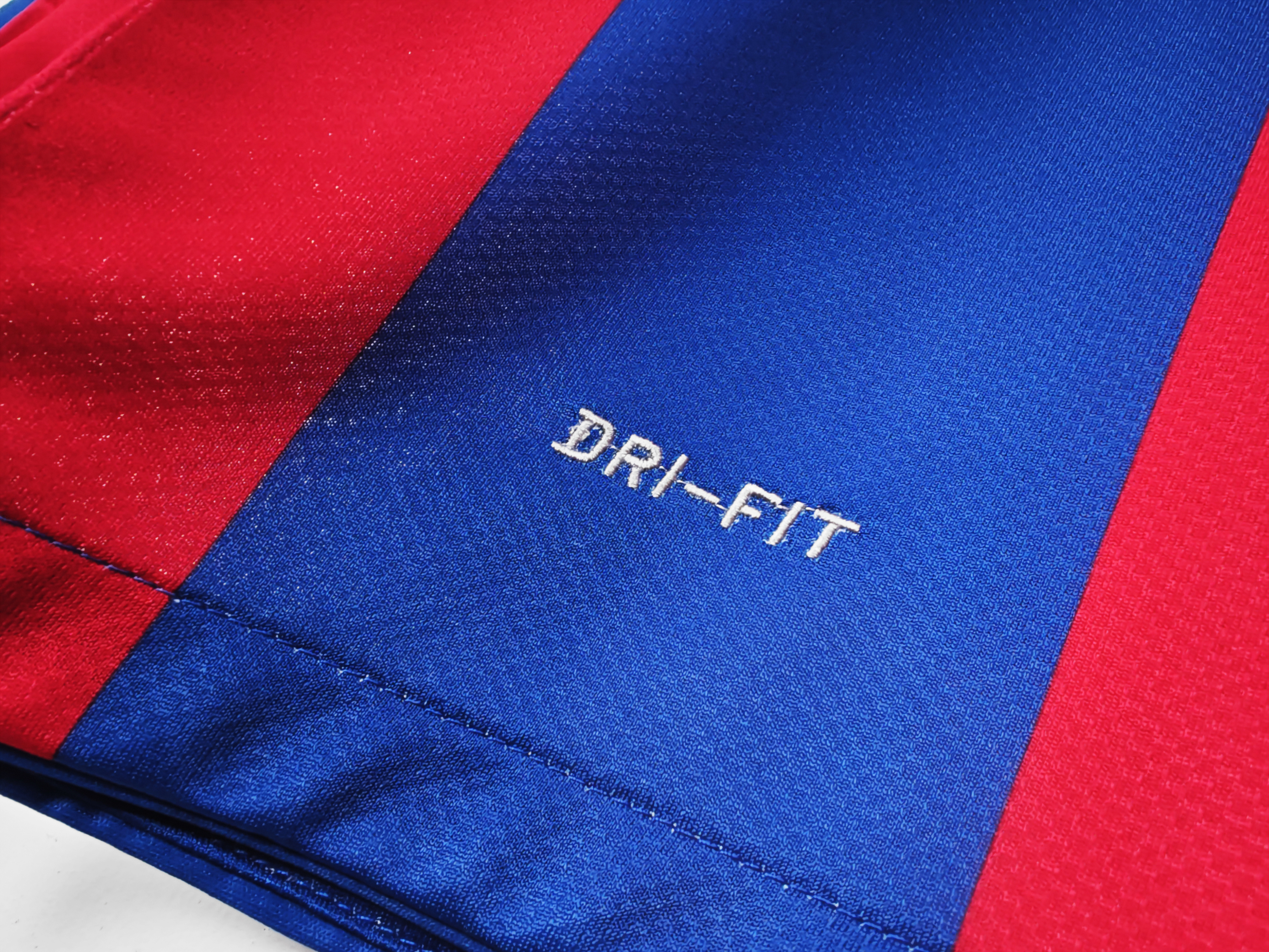 Long sleeves 2010-2011 Barcelona home jersey