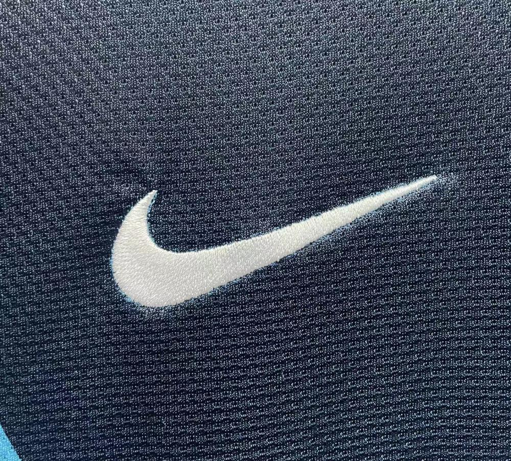 2011-2012 Arsenal away jersey