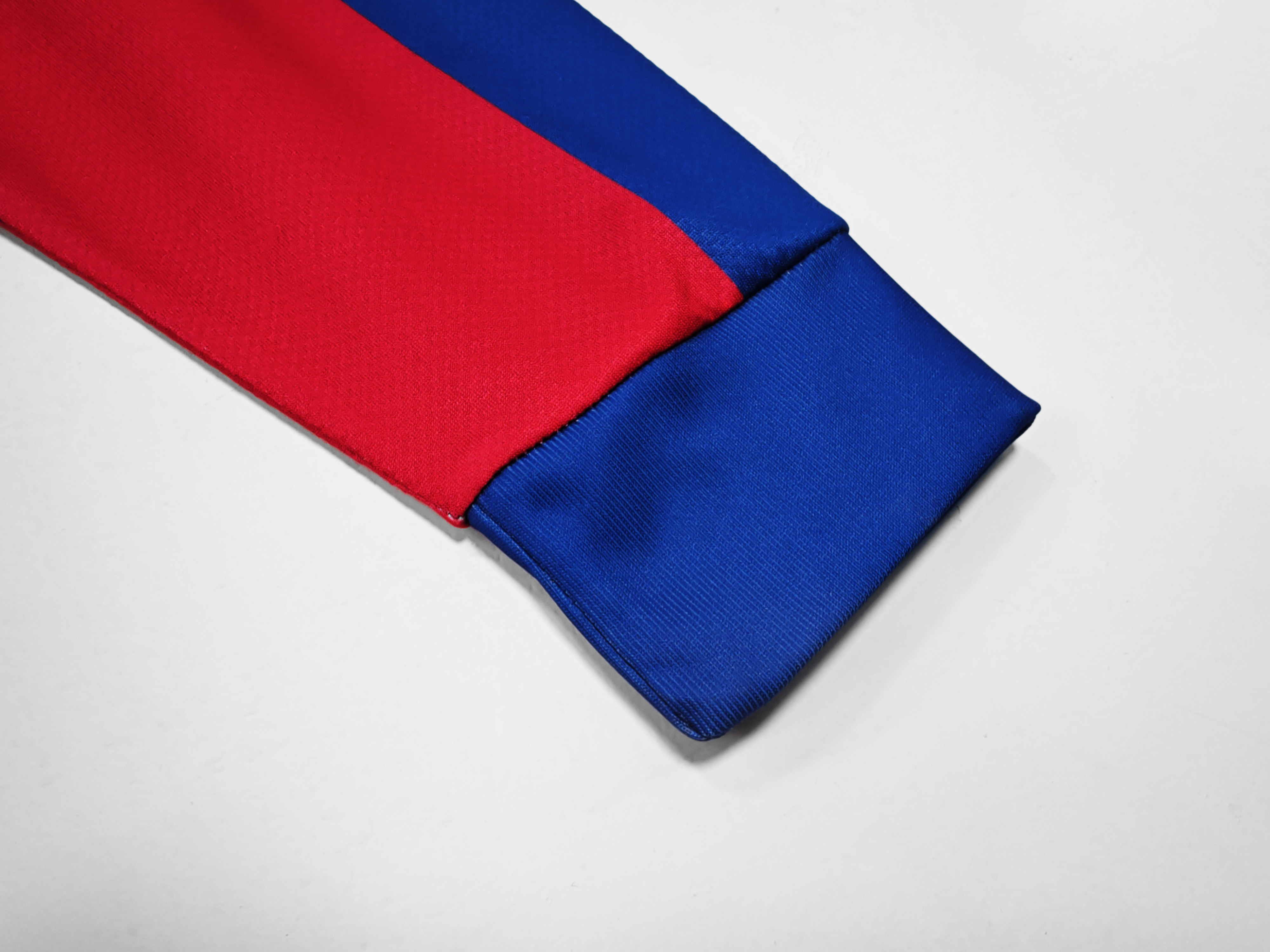 Long sleeves 2010-2011 Barcelona home jersey