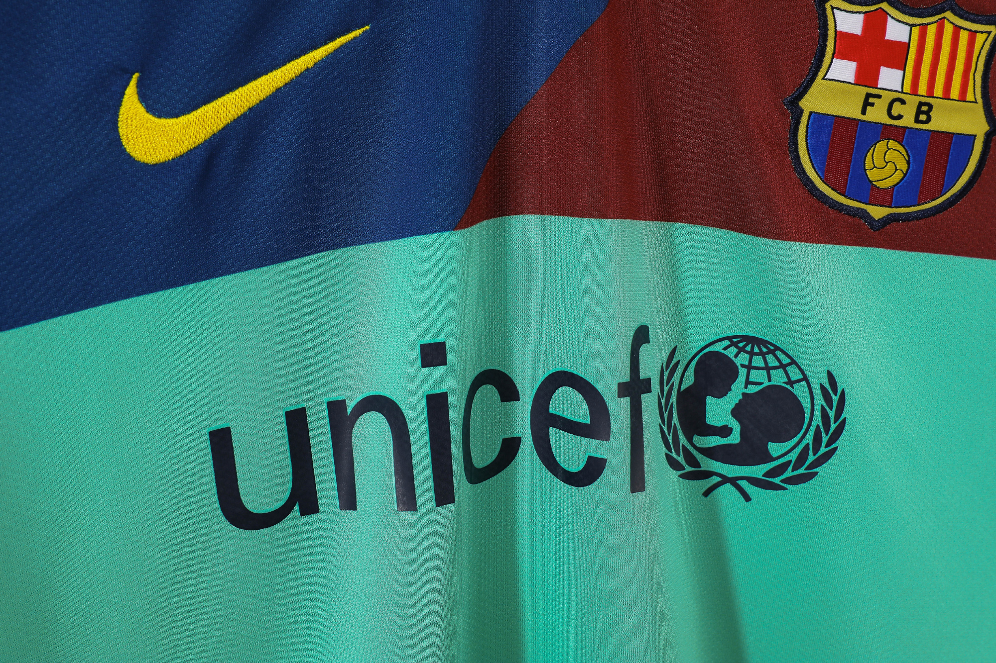 2010-2011 Barcelona away jersey