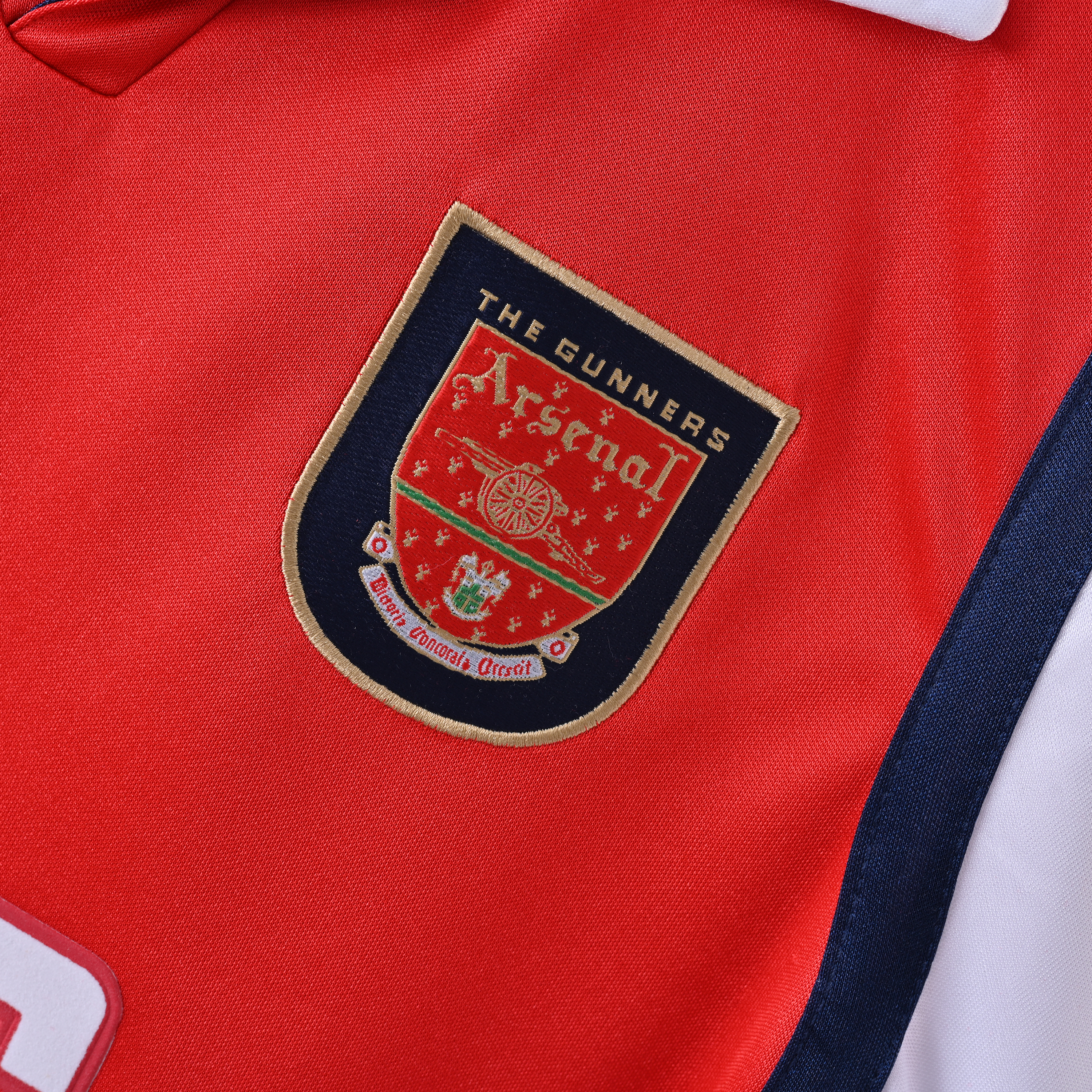 1998-1999 Arsenal home jersey