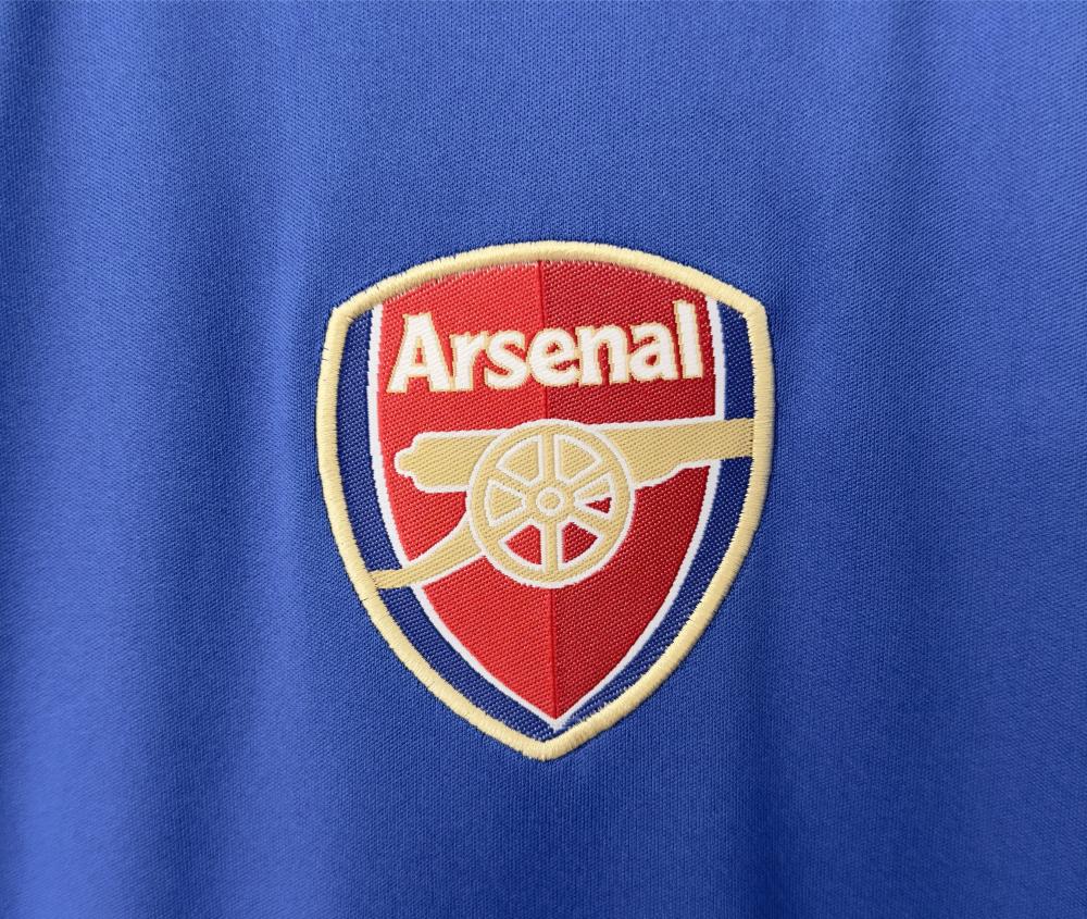 2004-2005 Arsenal away jersey