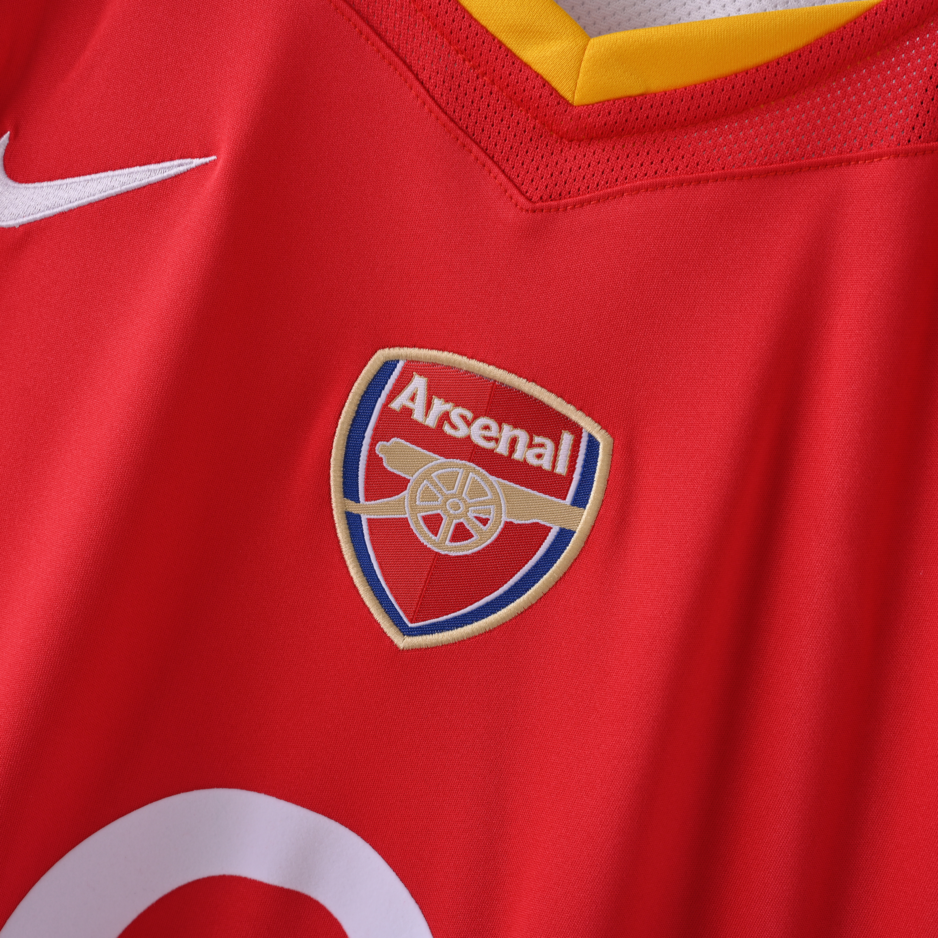 2004-2005 Arsenal home jersey
