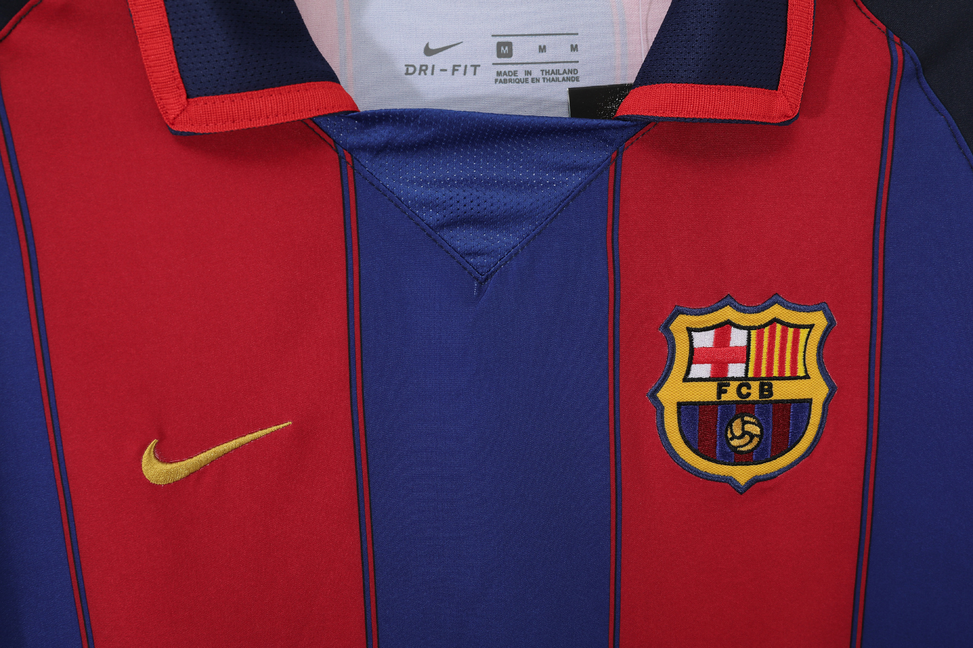 2003-2004 Barcelona home jersey