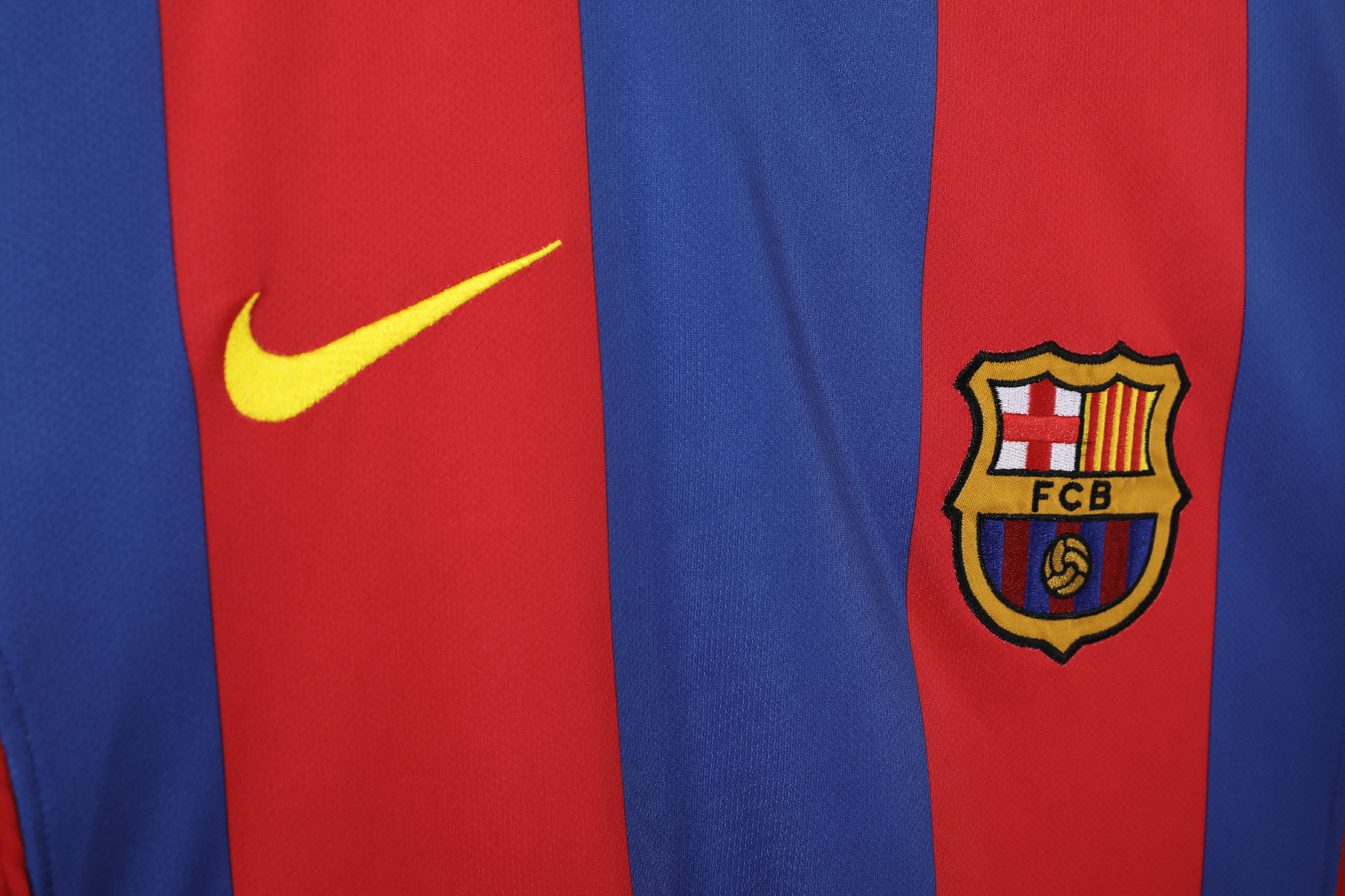 2004-2005 Barcelona home jersey