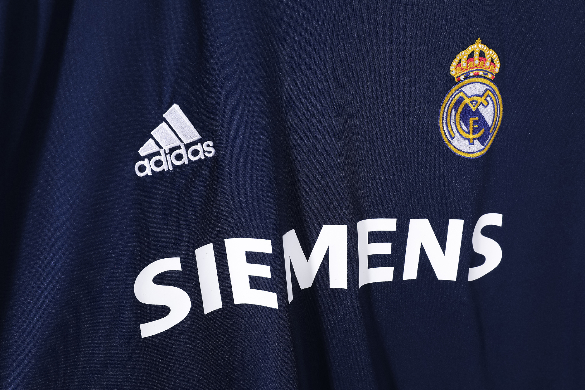 2005-2006 Real Madrid away jersey