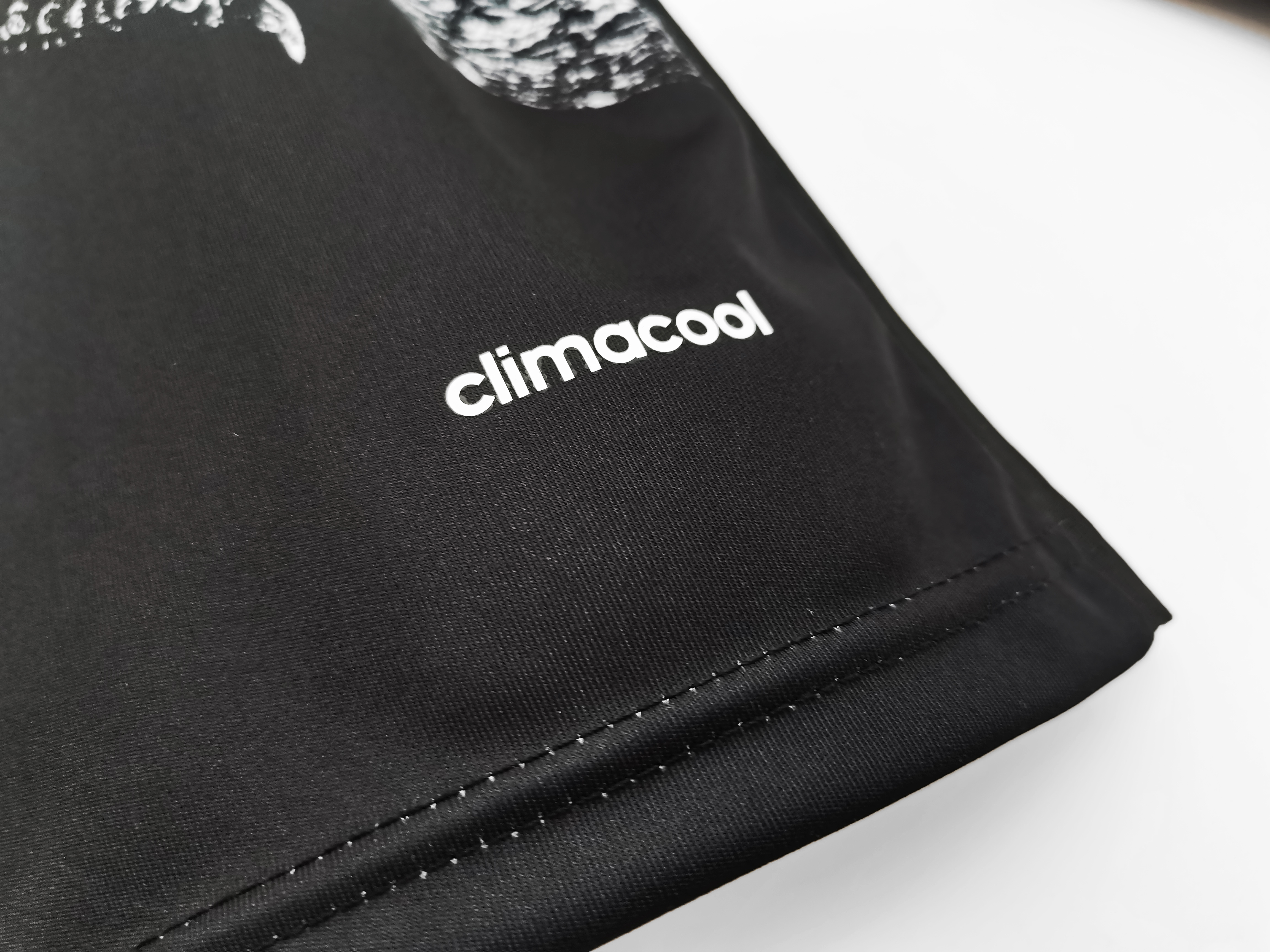 Long sleeves 2014-2015 Real Madrid third jersey