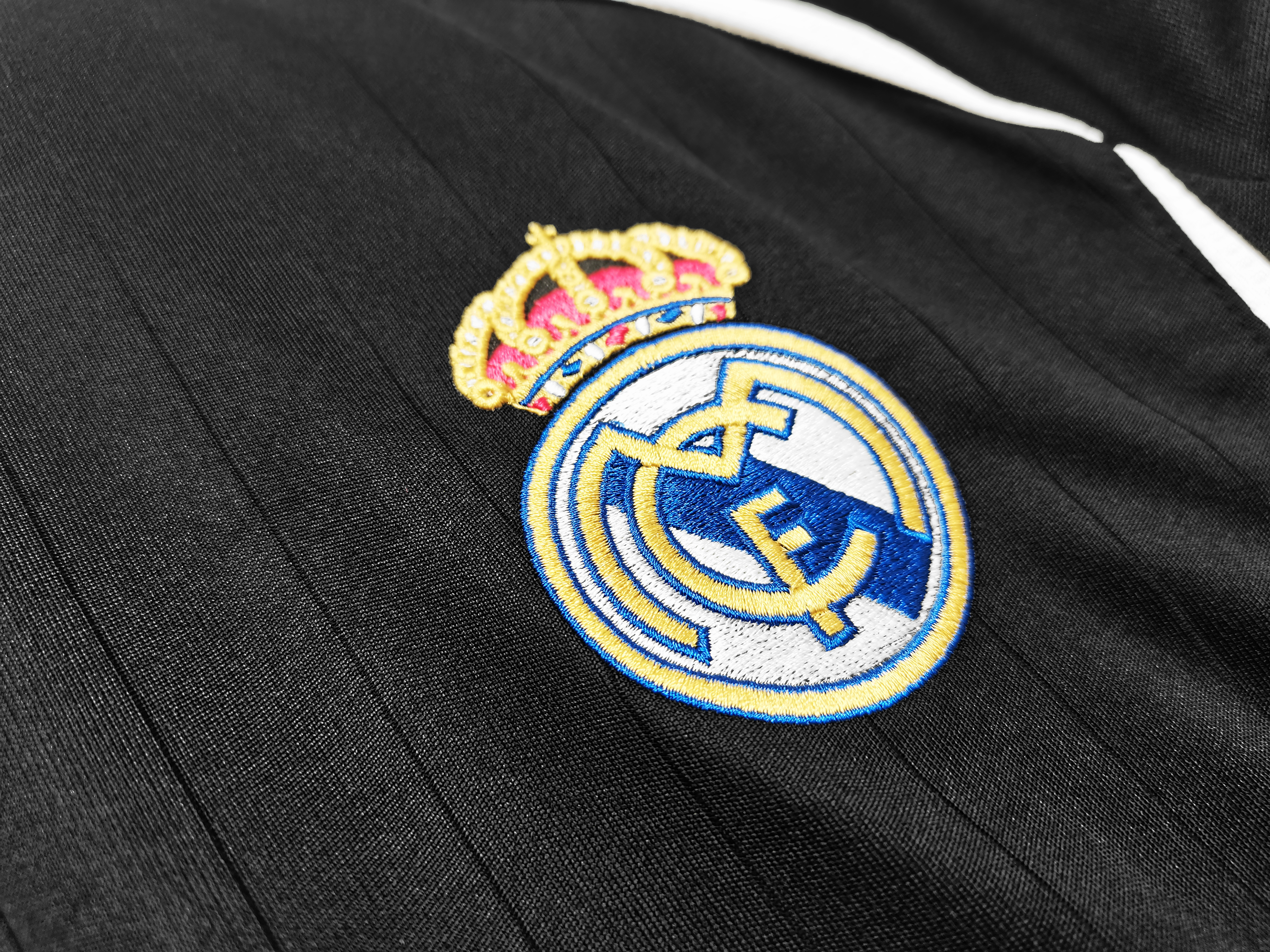 Long sleeves 2006-2007 Real Madrid third jersey