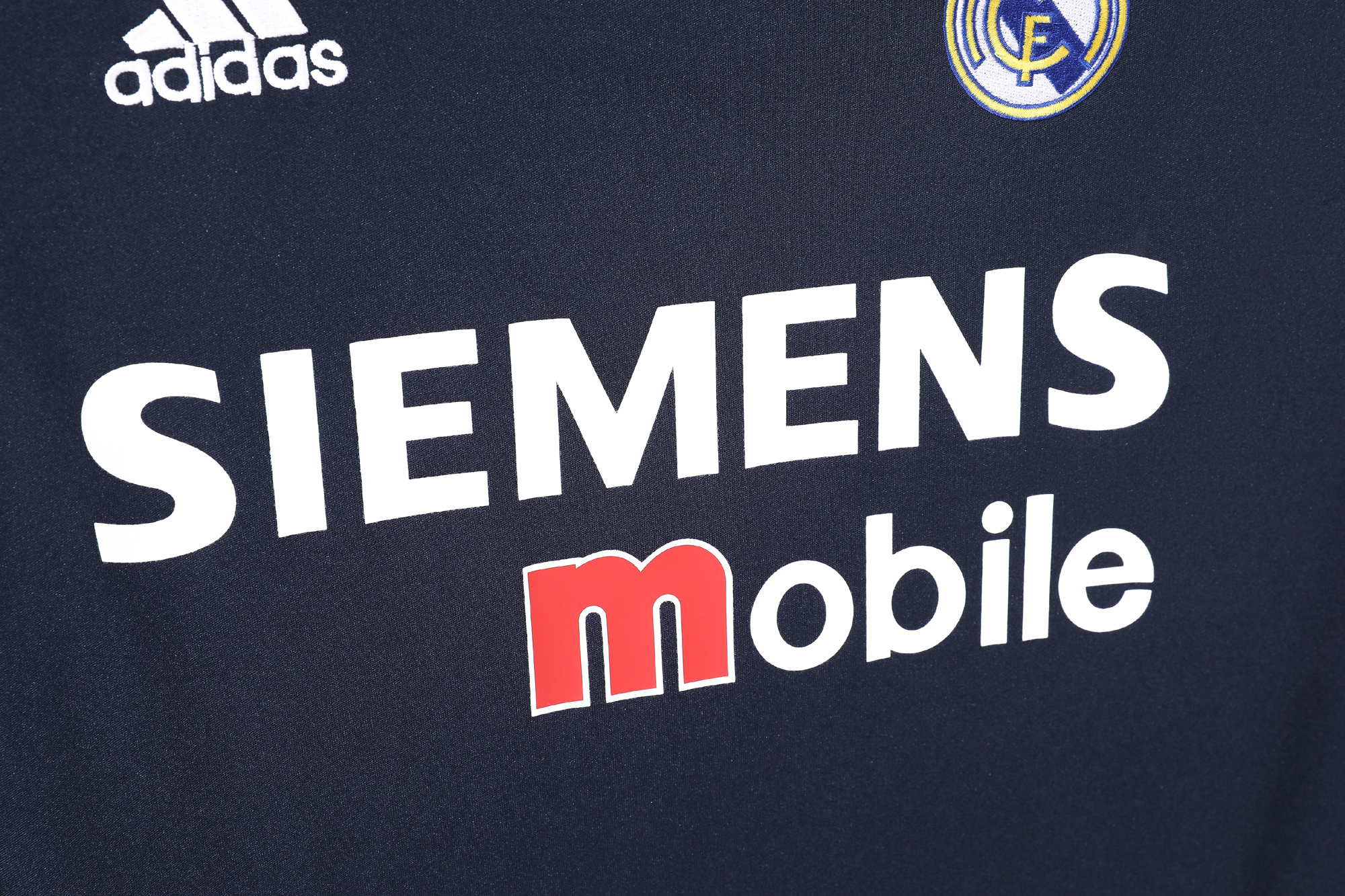 2004-2005 Real Madrid away jersey