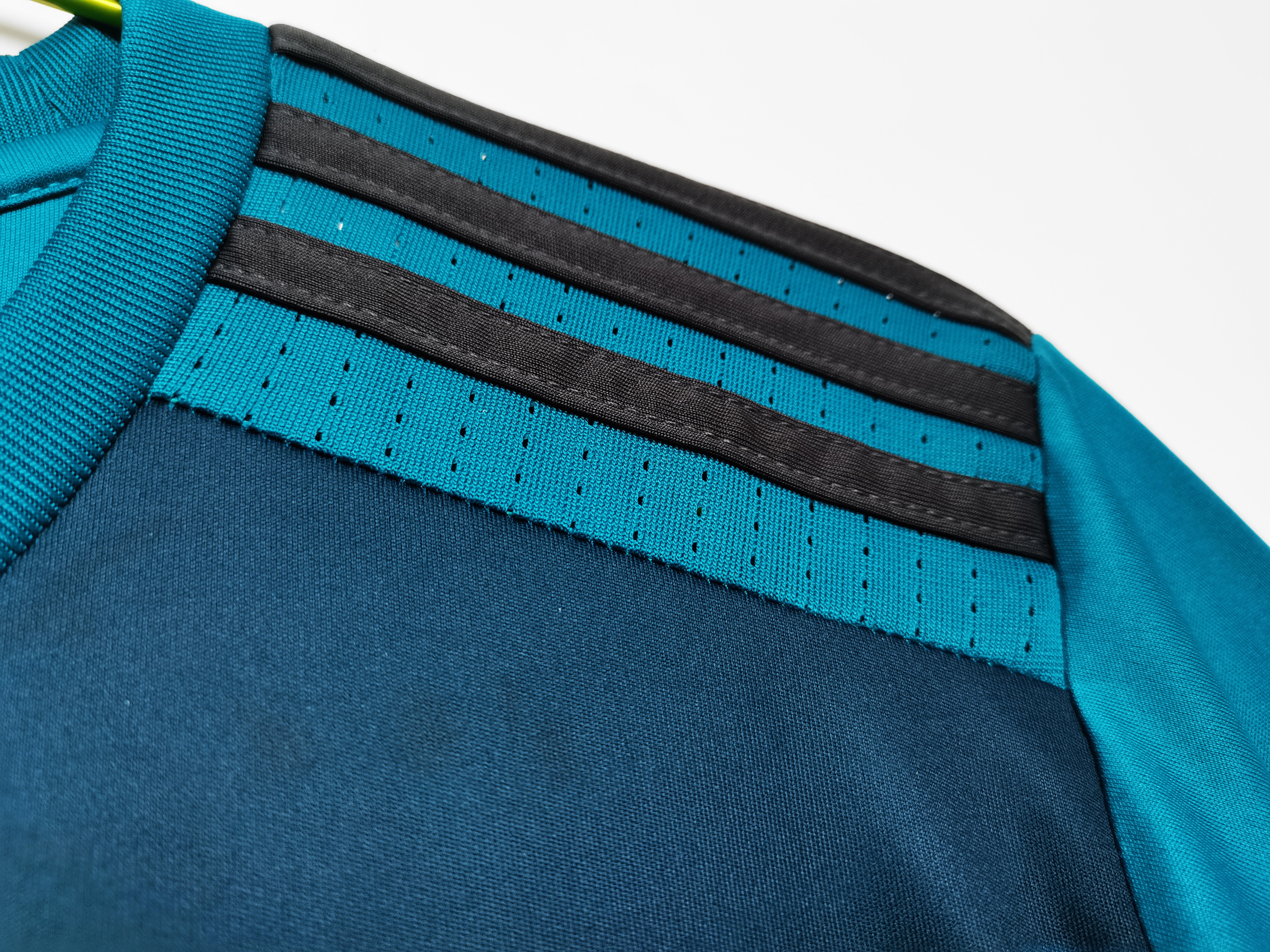 2017-2018 Real Madrid third jersey