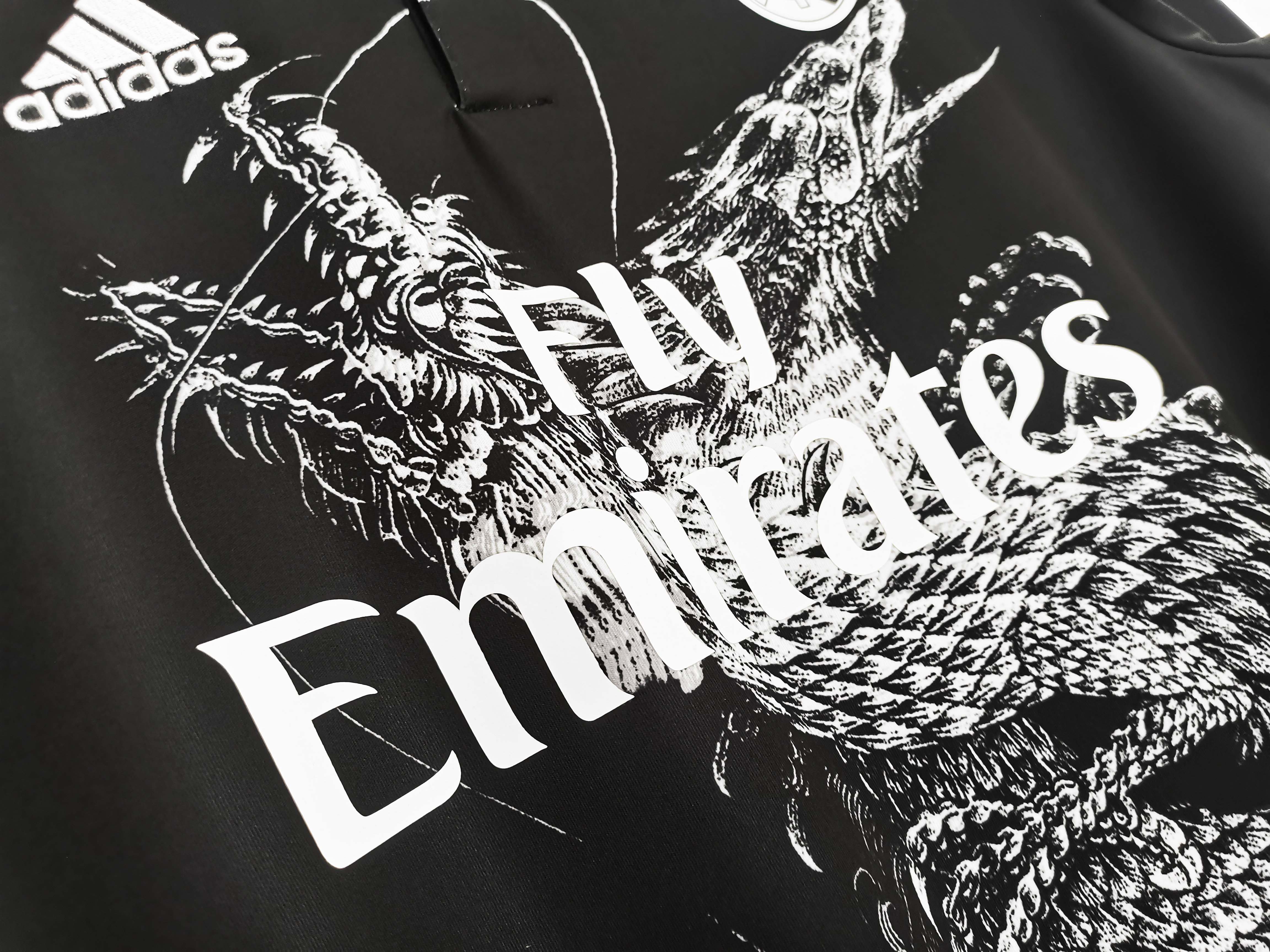 Long sleeves 2014-2015 Real Madrid third jersey