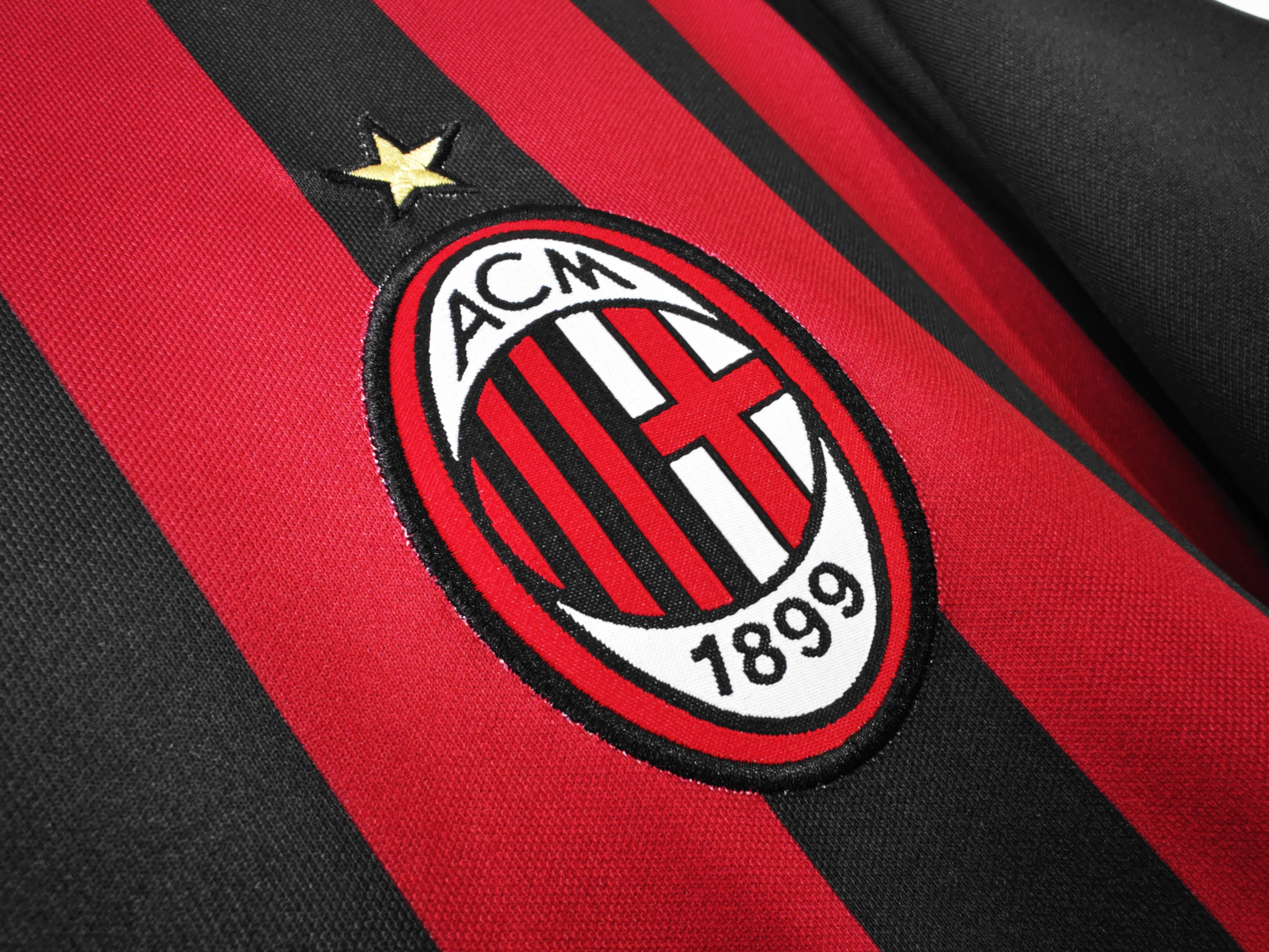 2016-2017 AC Milan home jersey
