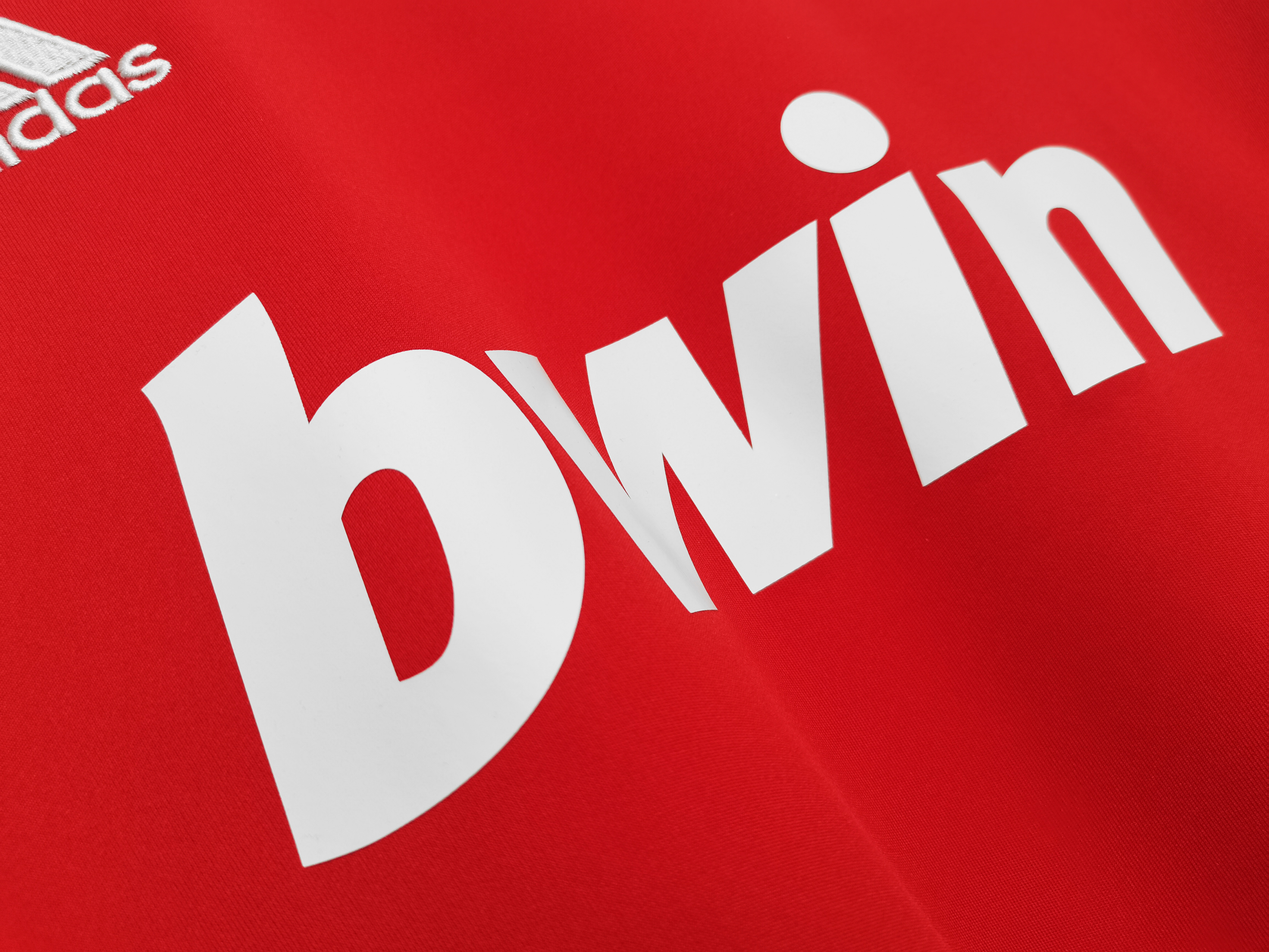 Long sleeves 2011-2012 Real Madrid third jersey