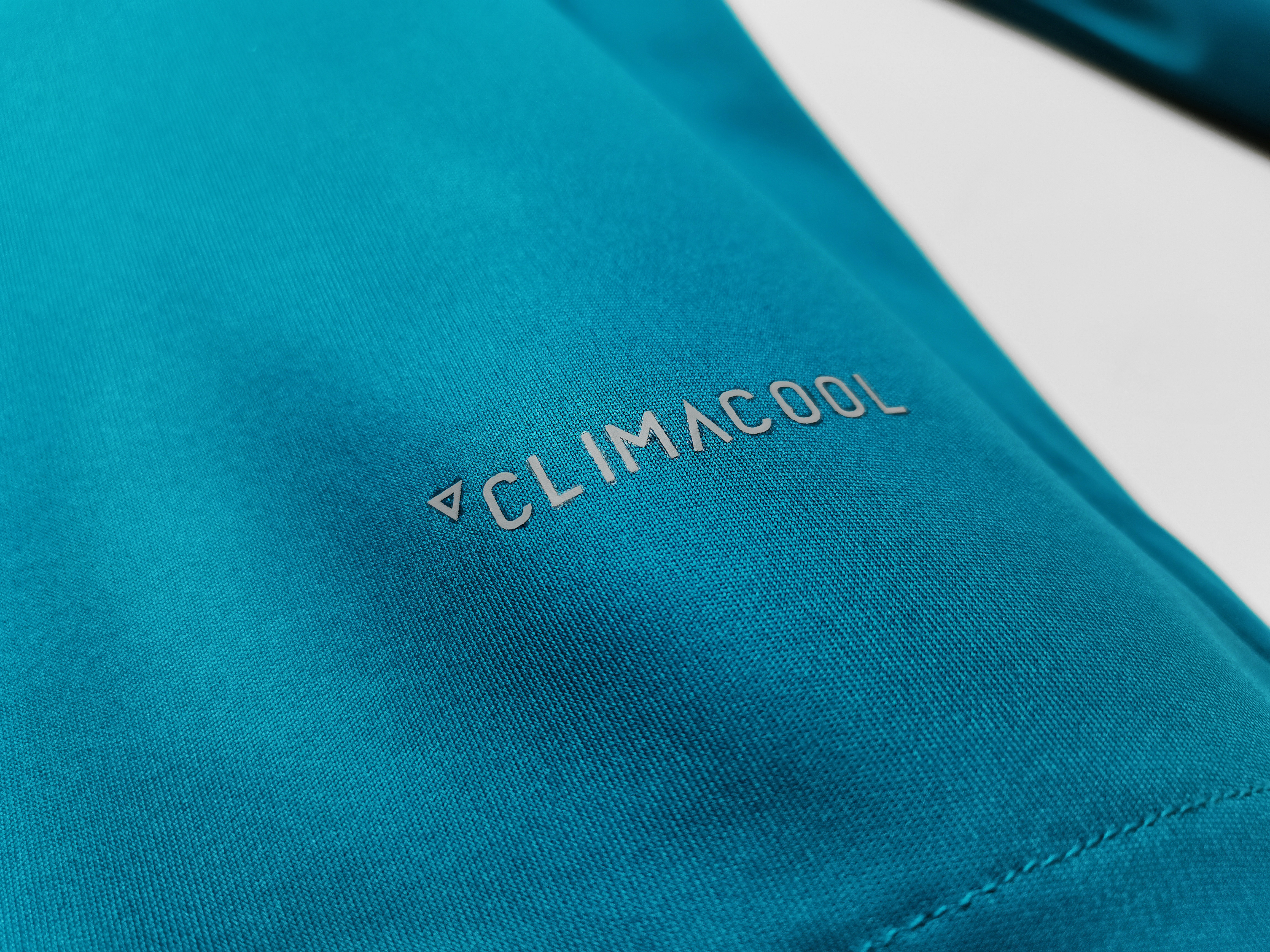 Long sleeves 2017-2018 Real Madrid third jersey