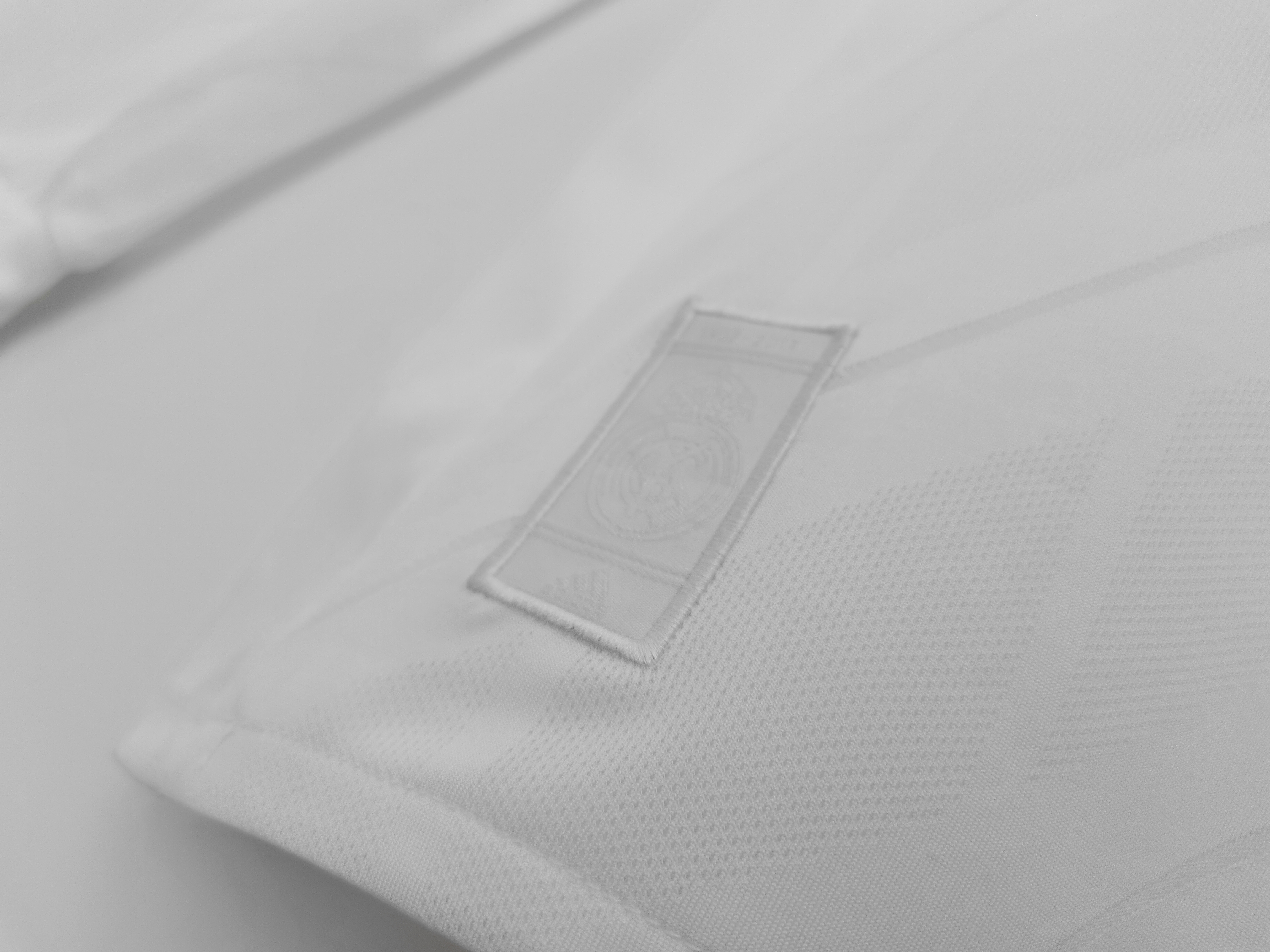 Long sleeves 2017-2018 Real Madrid home jersey