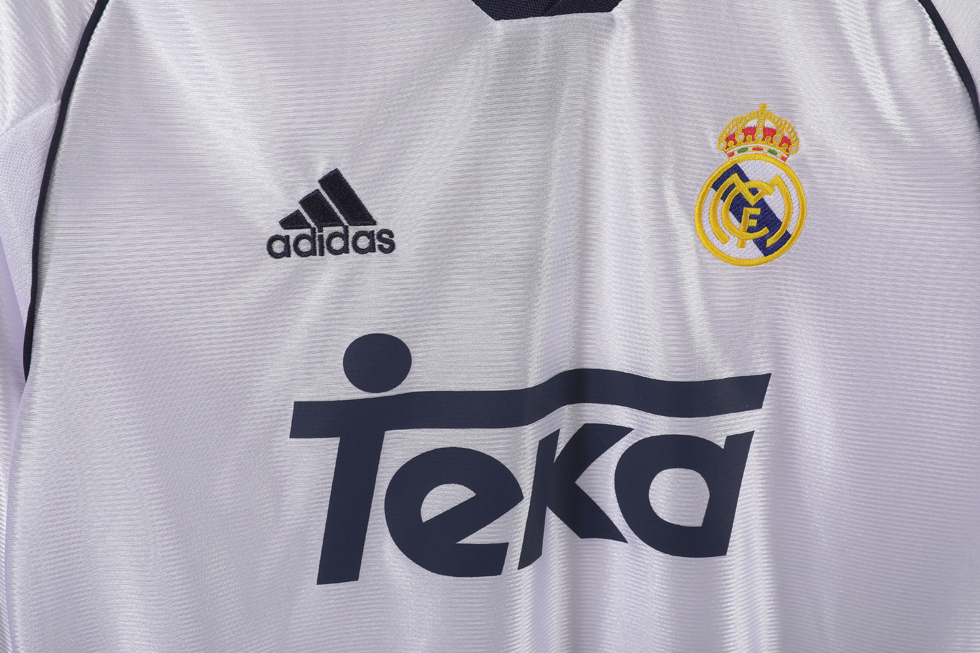 Long sleeves 1998-2000 Real Madrid home jersey